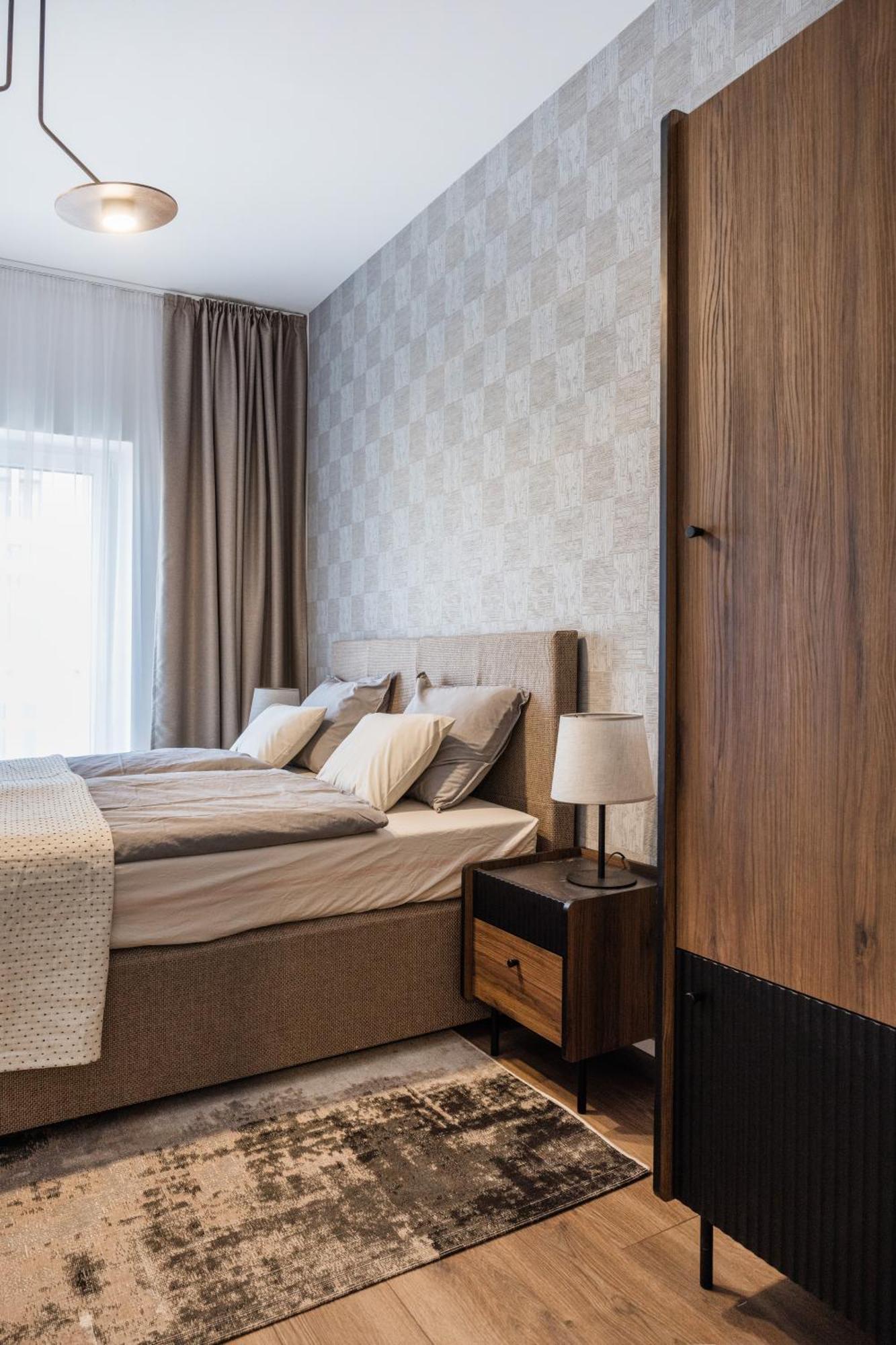 Sleek Premium With Parking Apartament