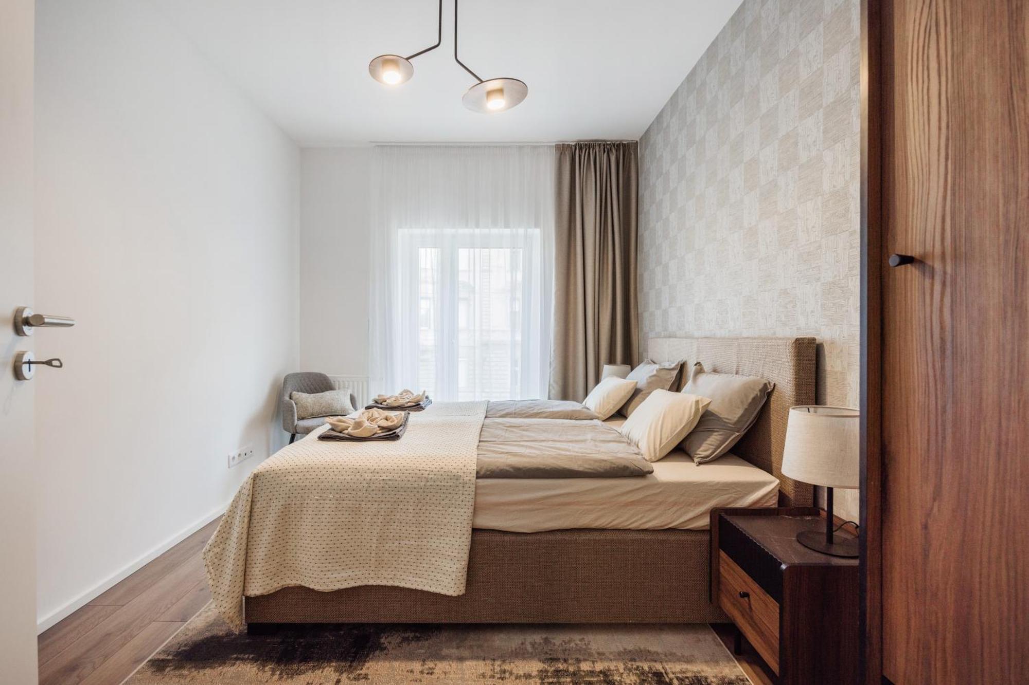 Sleek Premium With Parking Apartament *