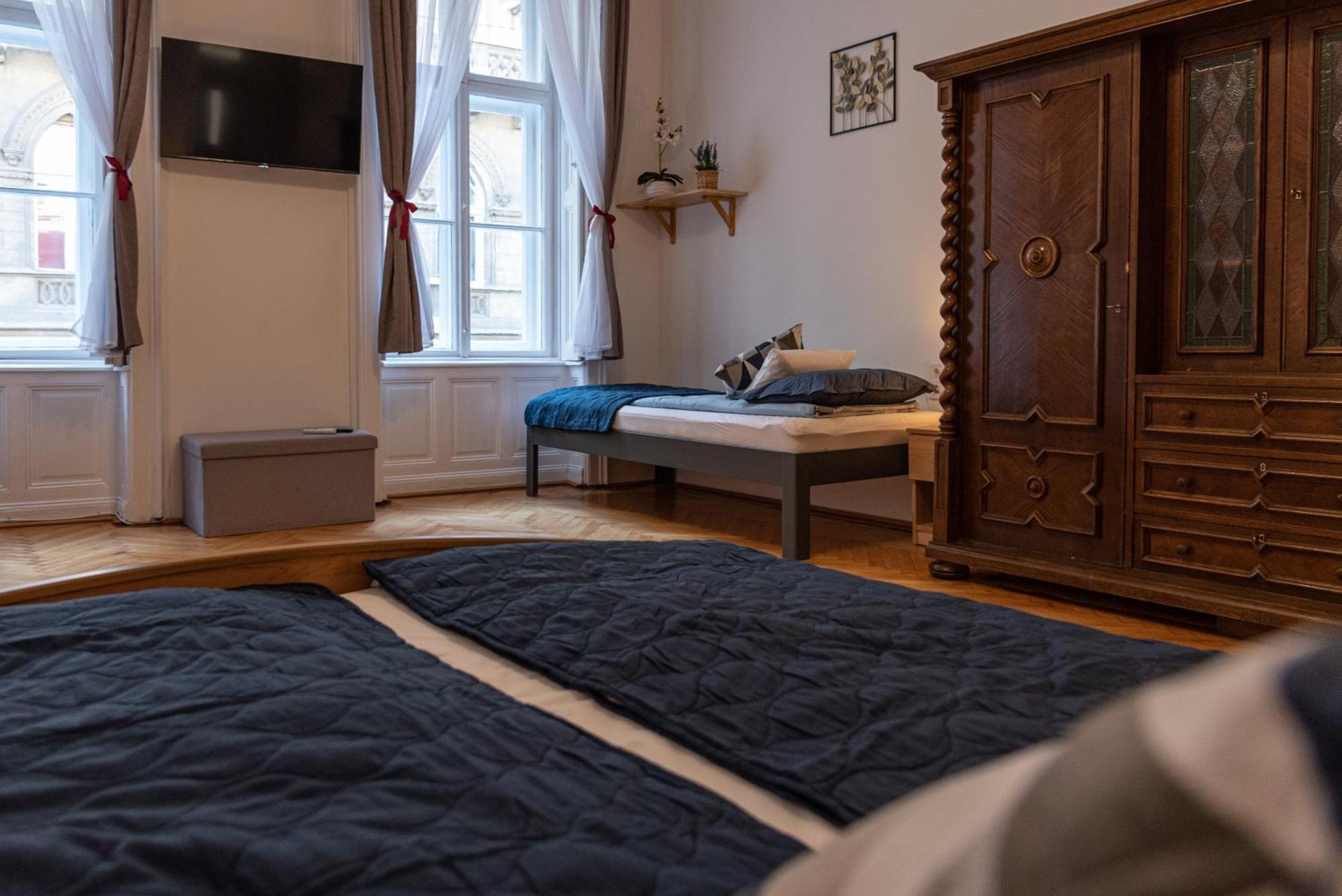 Viol Budapest