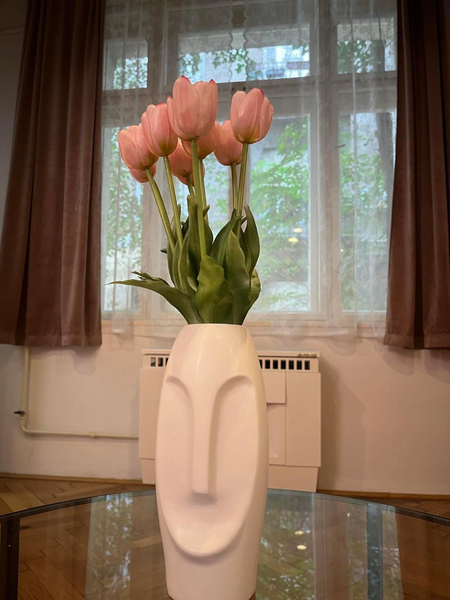 Apartment Rose Garden