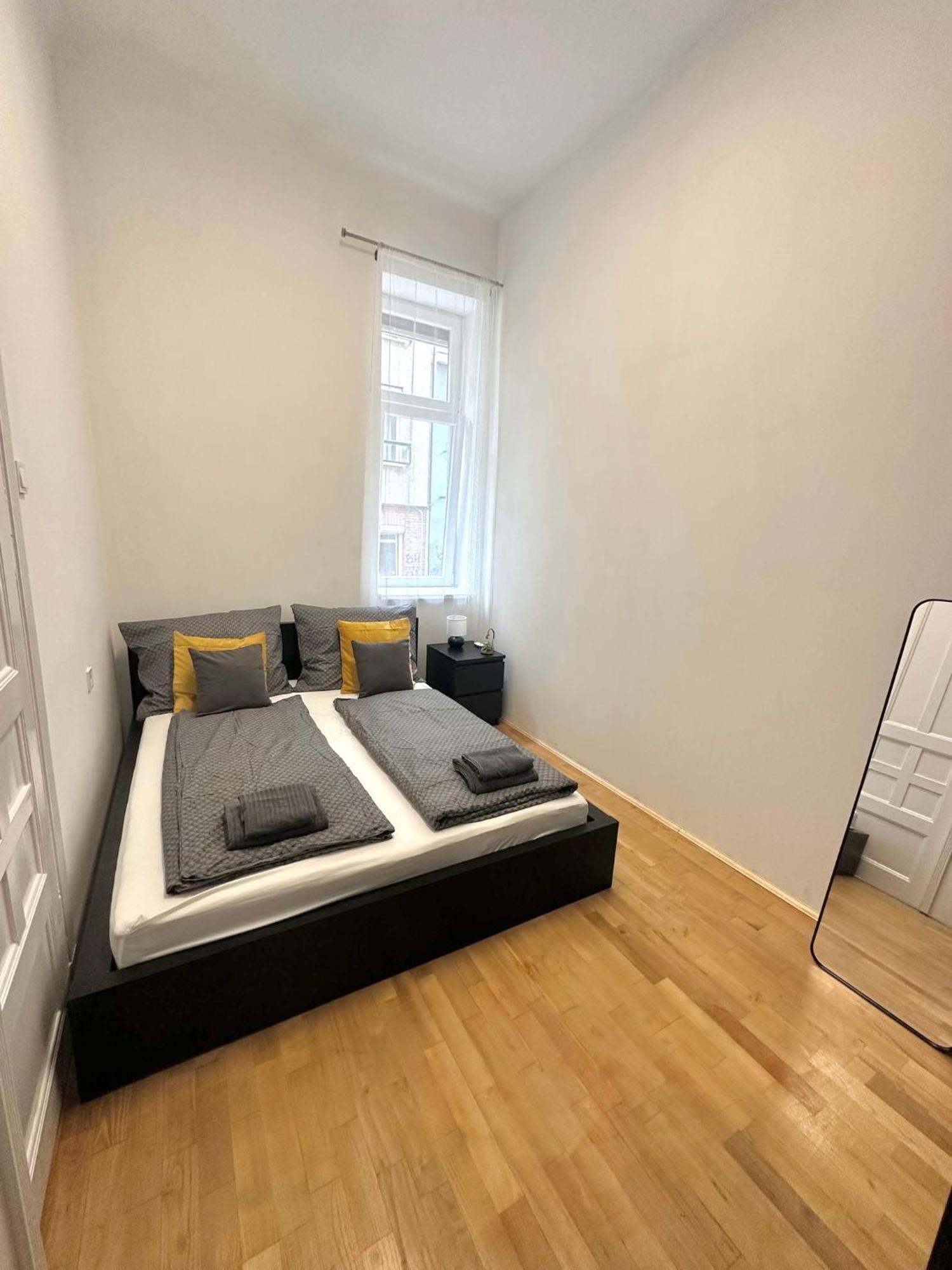 Elegant For 8 Person With Free Parking For 2 Cars Boedapest