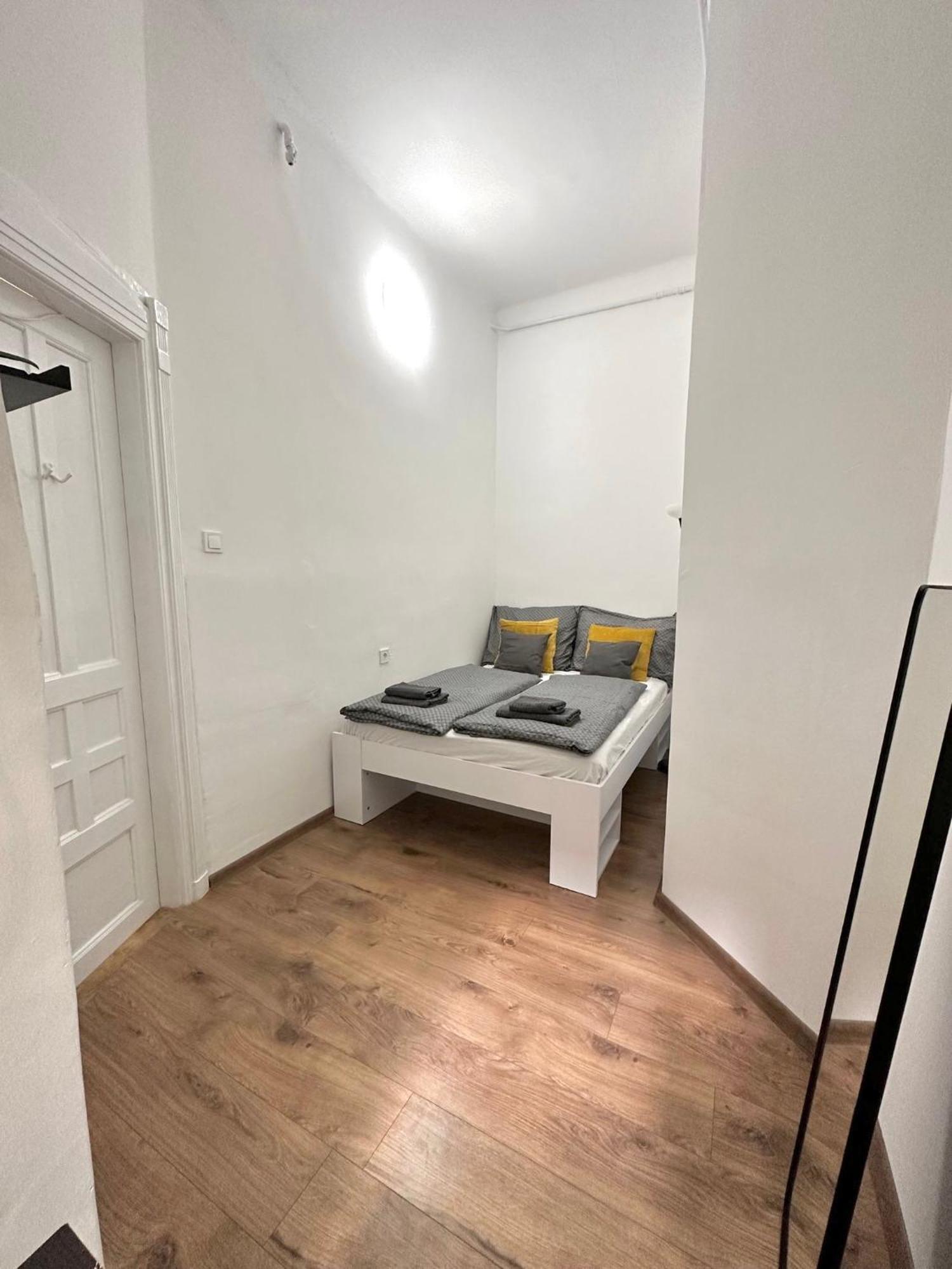 Elegant For 8 Person With Free Parking For 2 Cars Boedapest