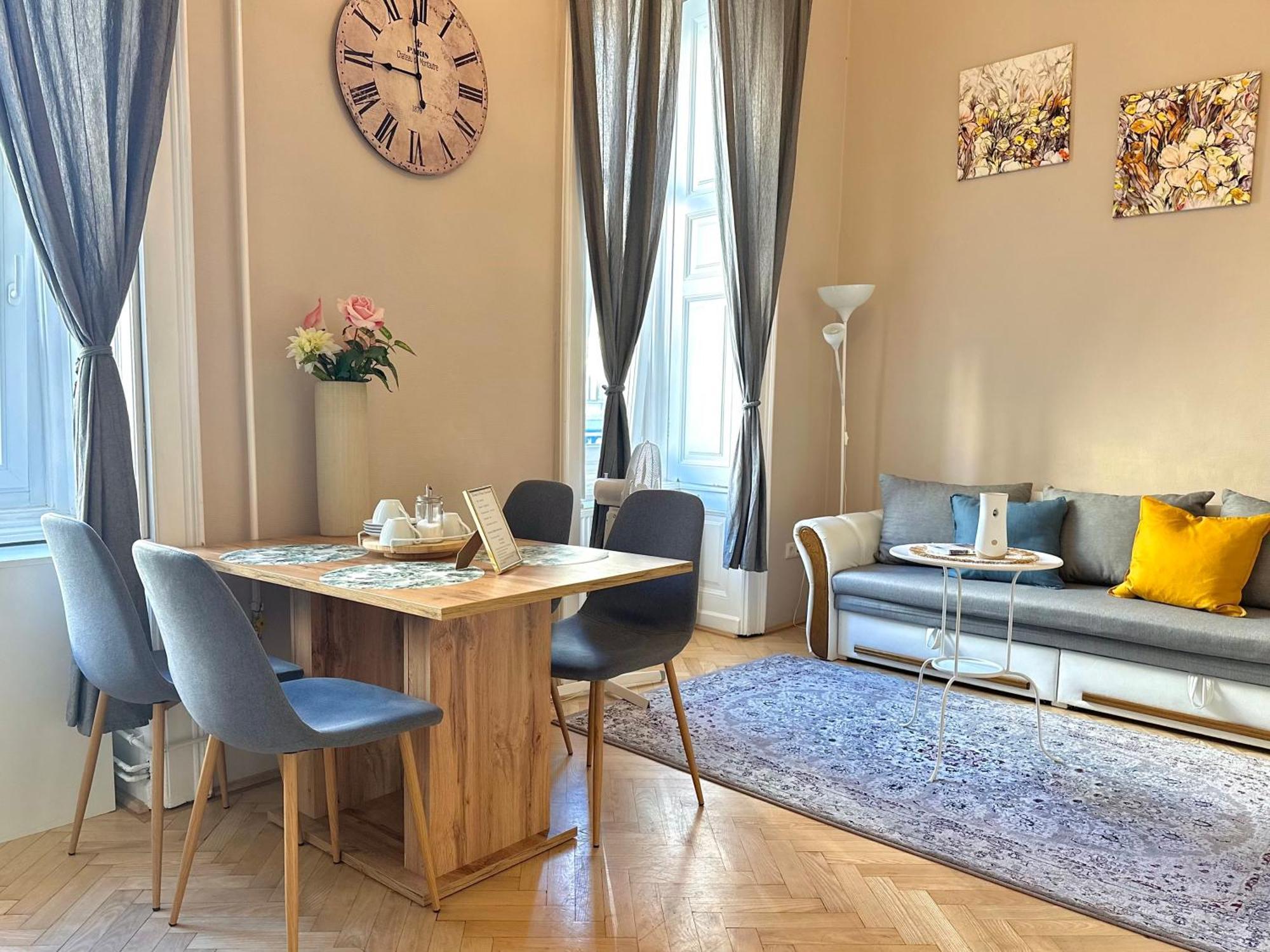 Apartment Palace - Palace District - Downtown *