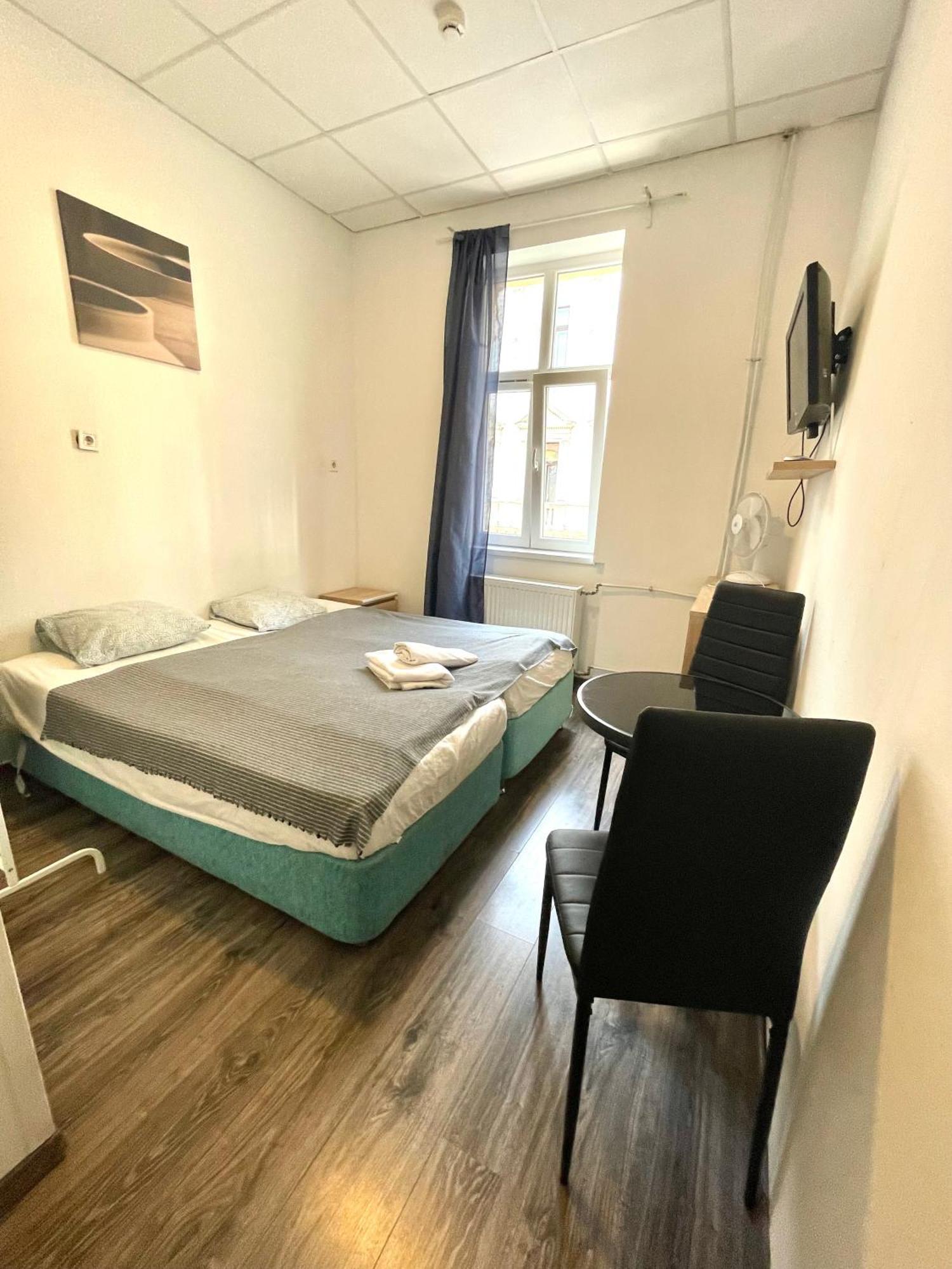 Aradi With Private Bathroom In The Centre