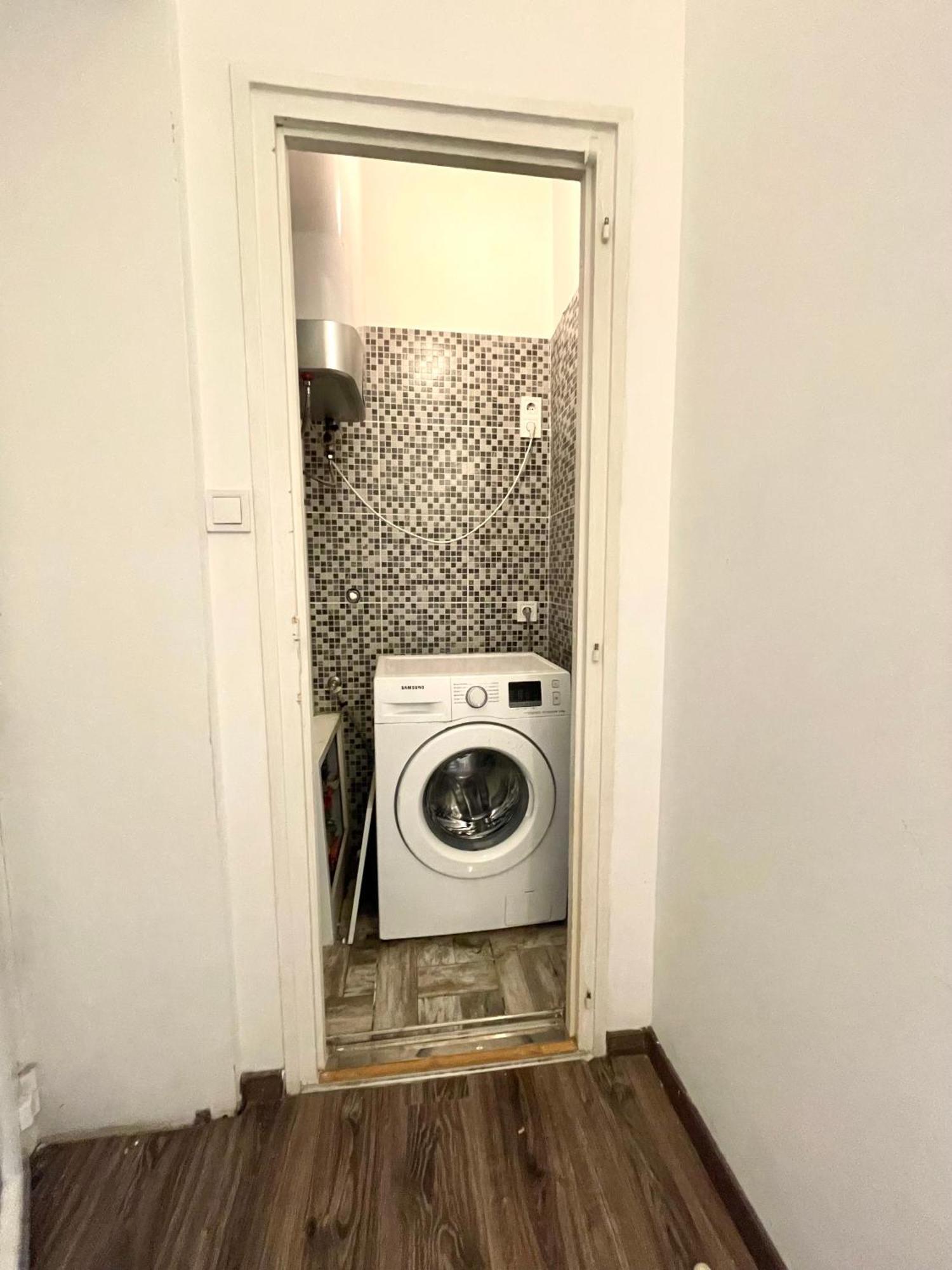 Aradi With Private Bathroom In The Centre