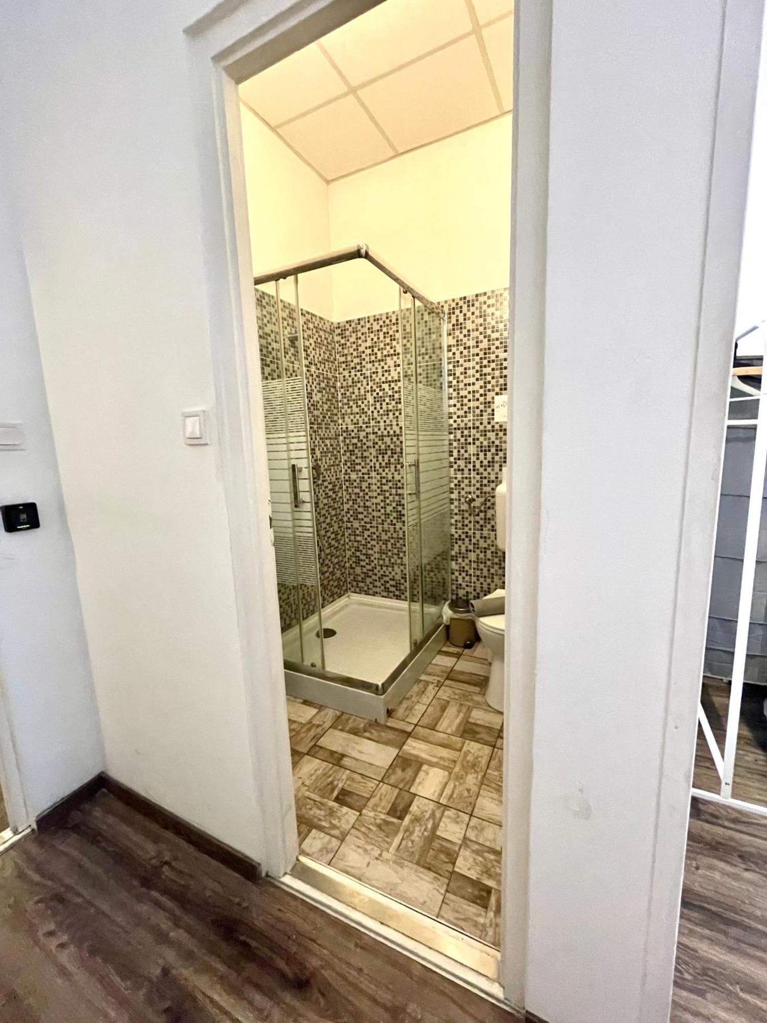 Homestay Aradi With Private Bathroom In The Centre *