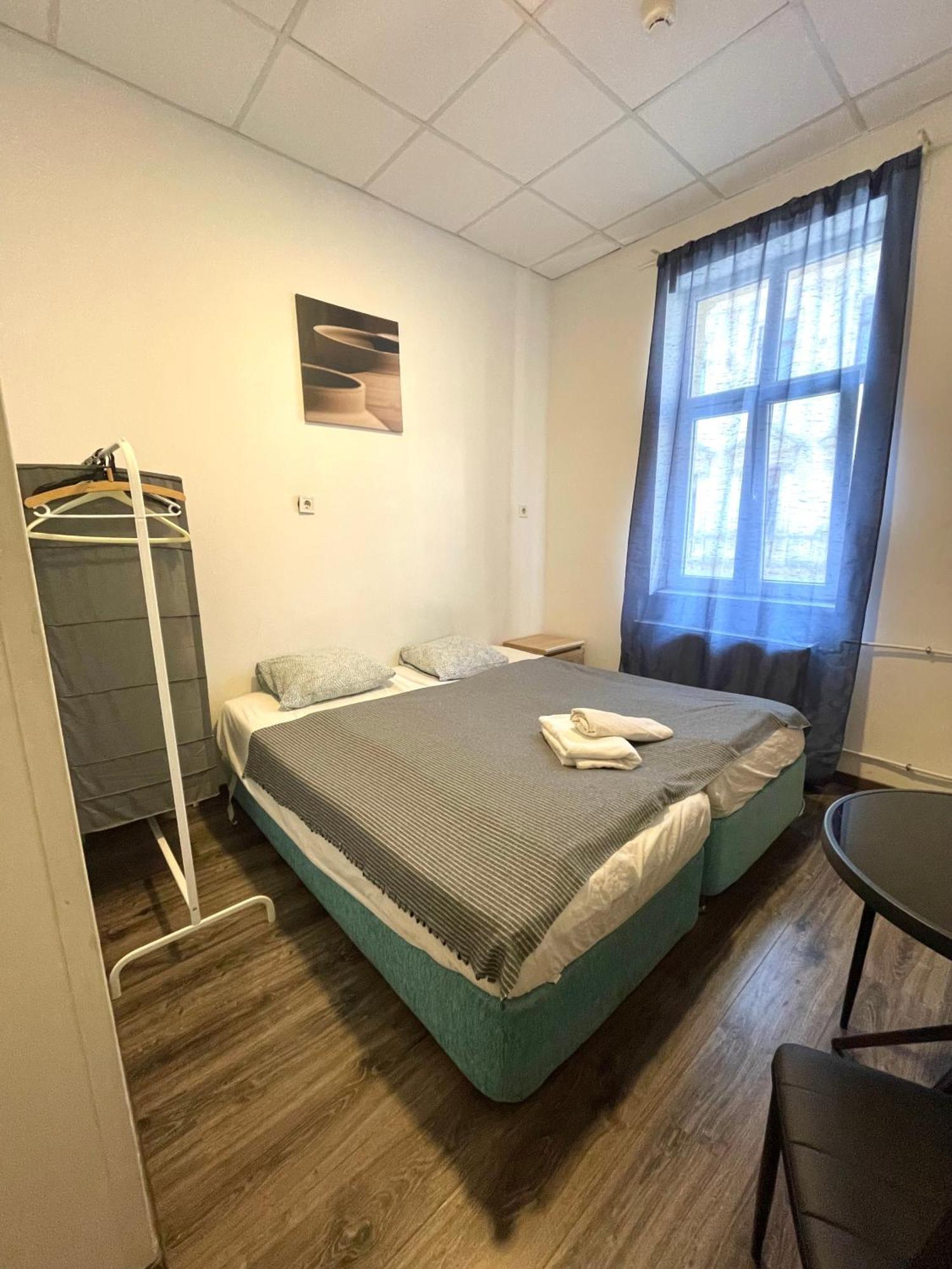 Aradi With Private Bathroom In The Centre