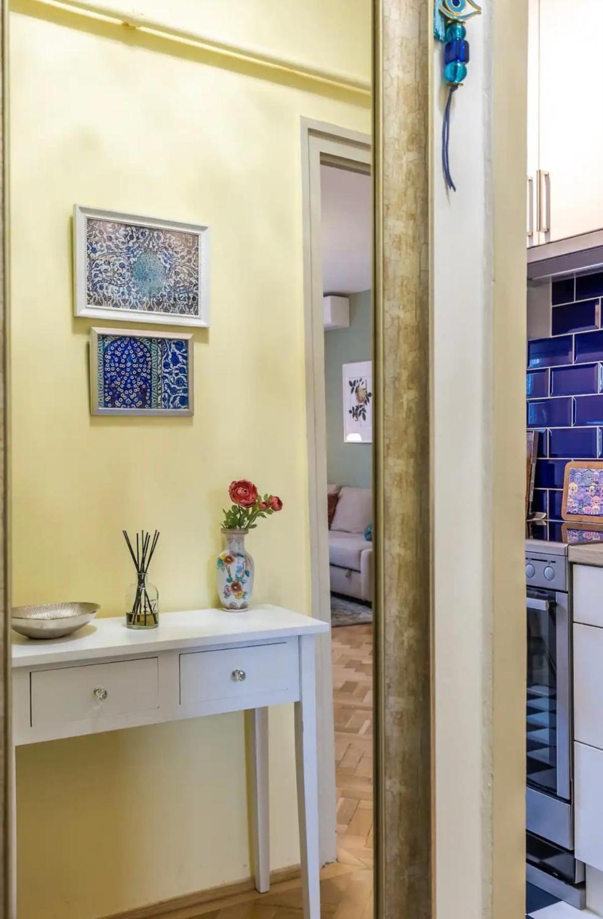 Apartment Elegant Escape By Buda Castle For Pleasure Seekers