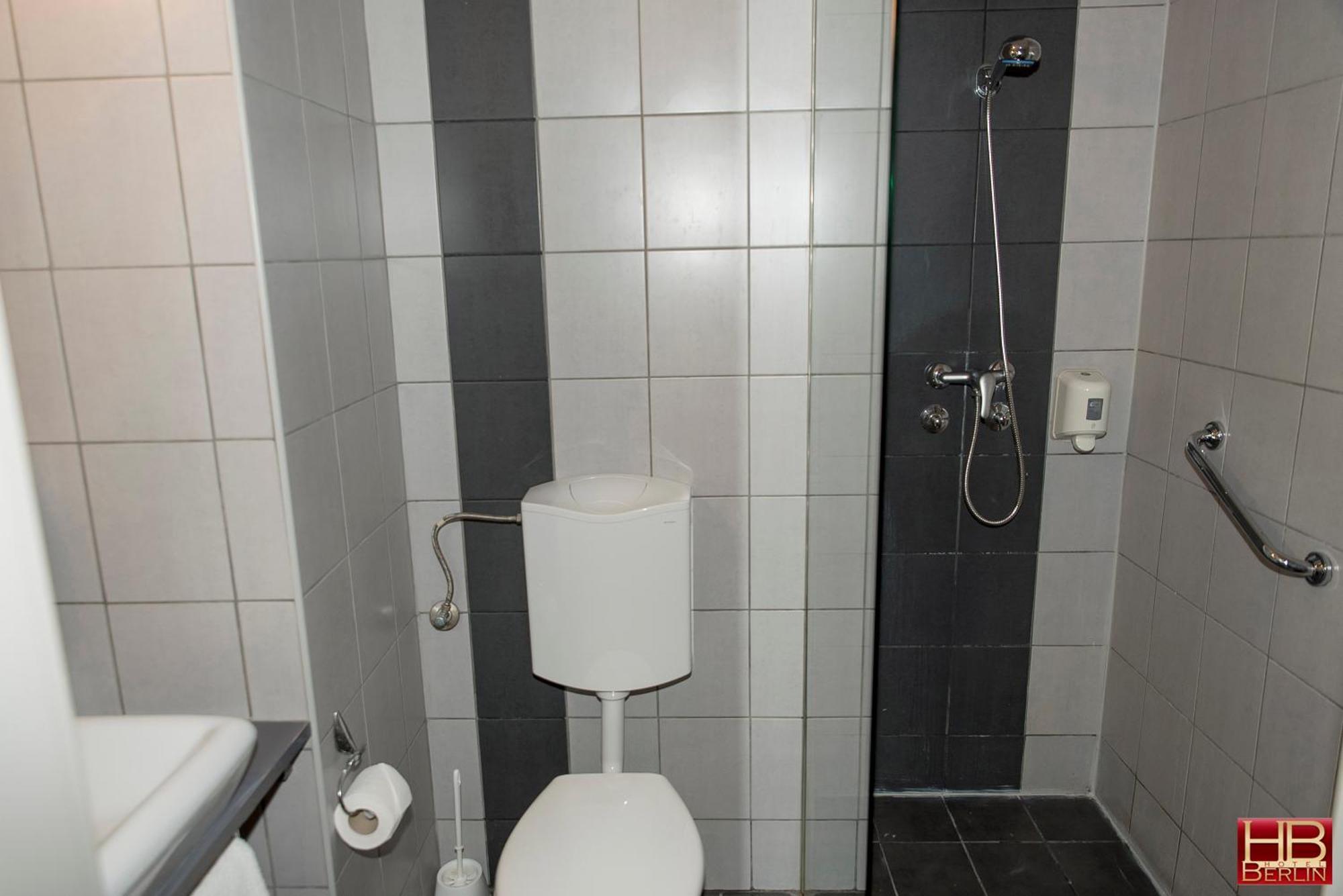 Bed and breakfast Free Parking, Free Breakfast, Only 15 Minutes To Center