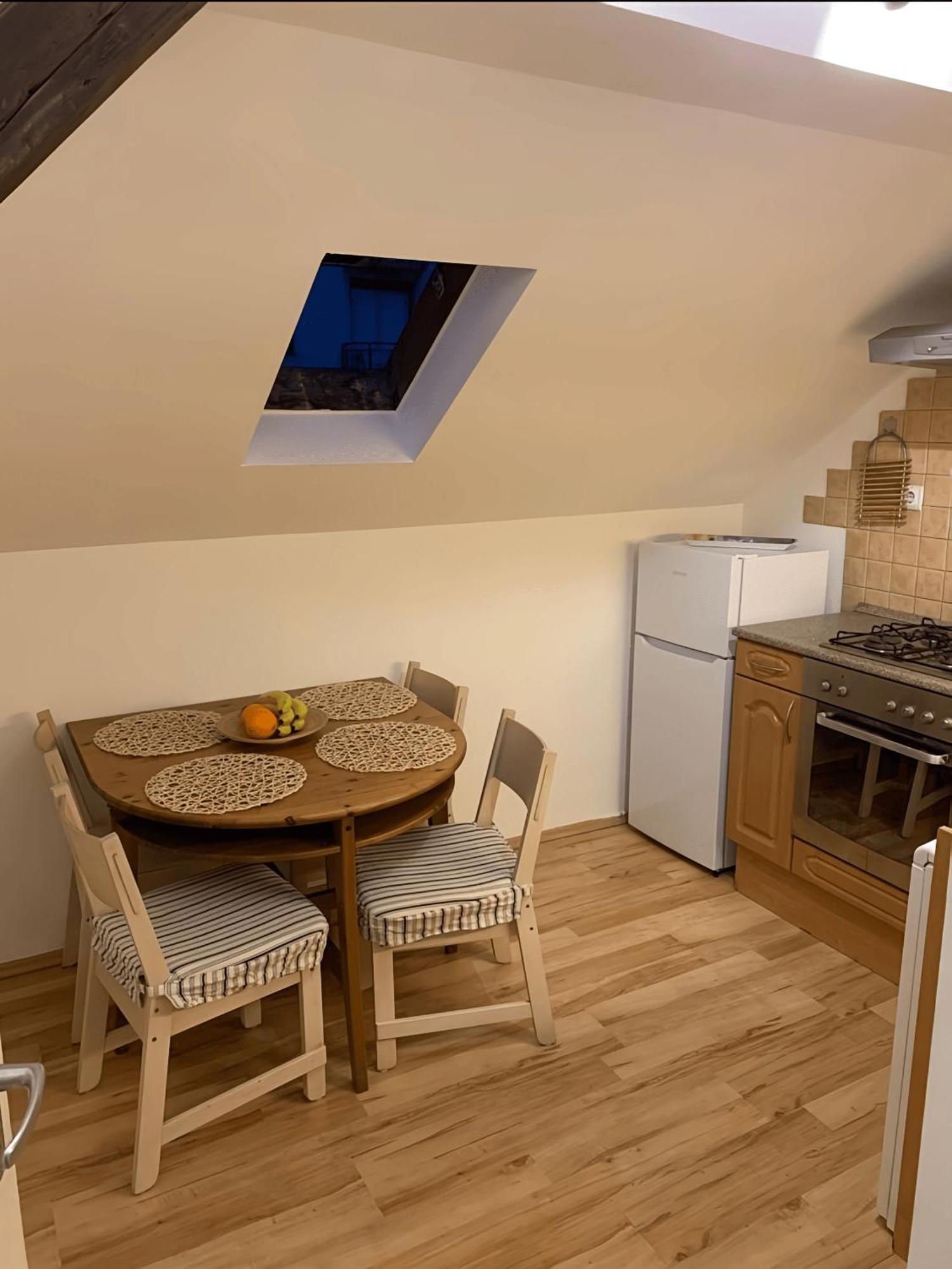Habitación en casa particular In - Parliament View Hideaway - Near Buda Castle And Margaret Island Budapest
