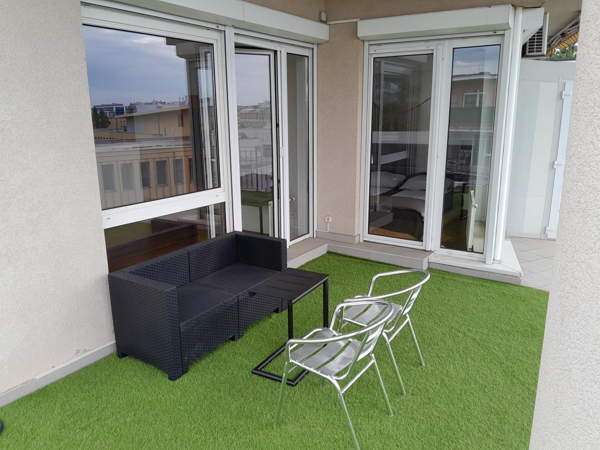 Penthouse Rooftop With Huge Sky Terrace
