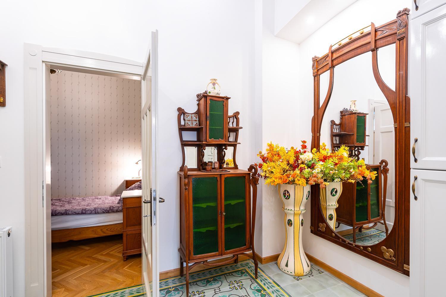 Luxury Art Nouveau Next To Parliament Building Appartamento