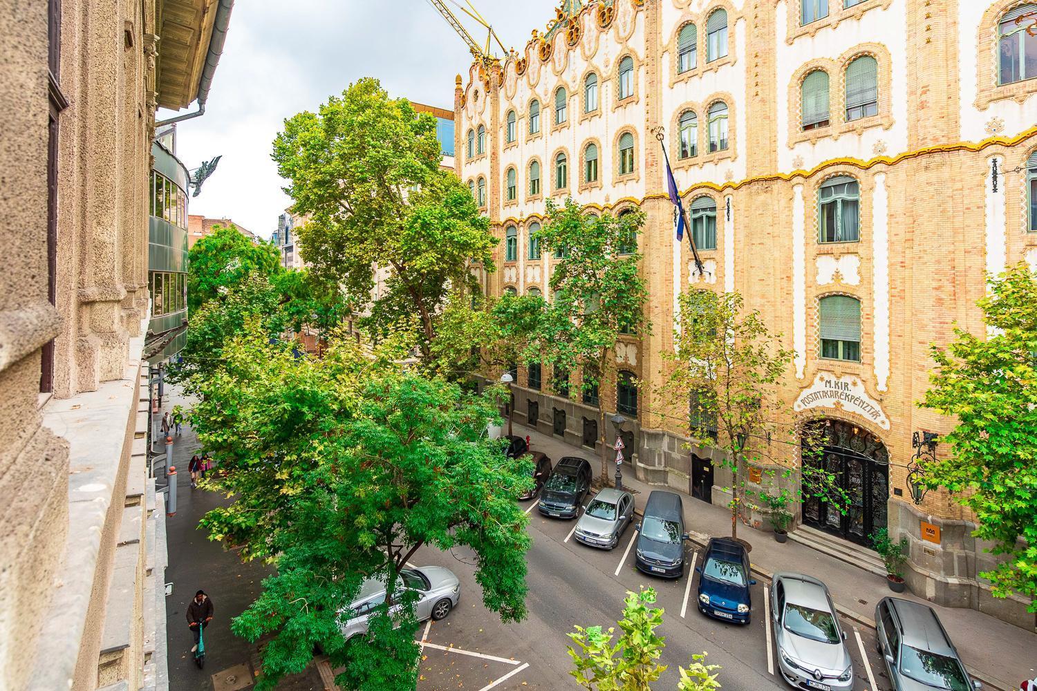 Luxury Art Nouveau Next To Parliament Building *