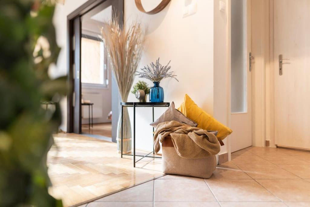 Apartment Bolero