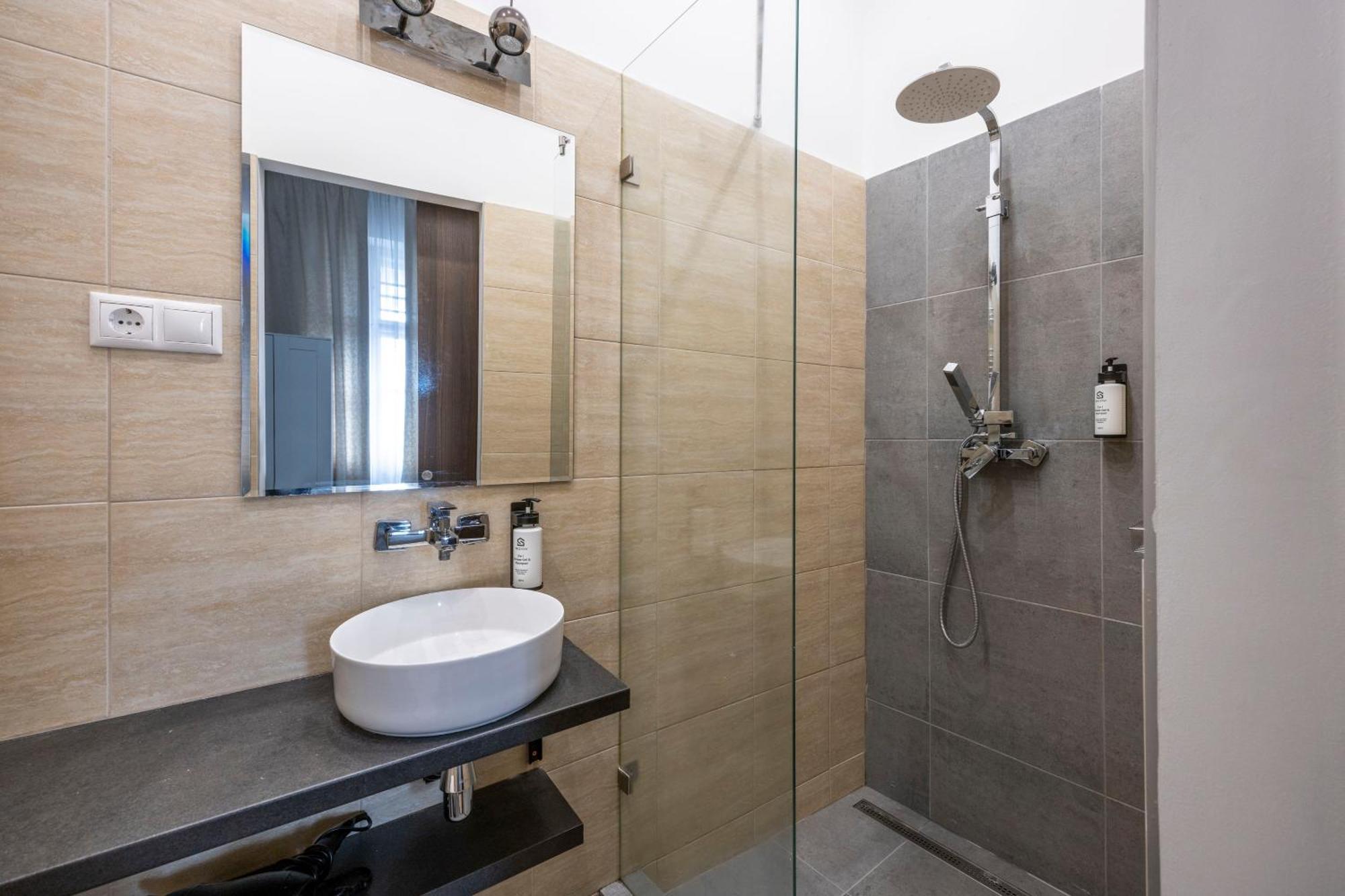 Apartment Luxurious Elizabeth Grand W' Sauna