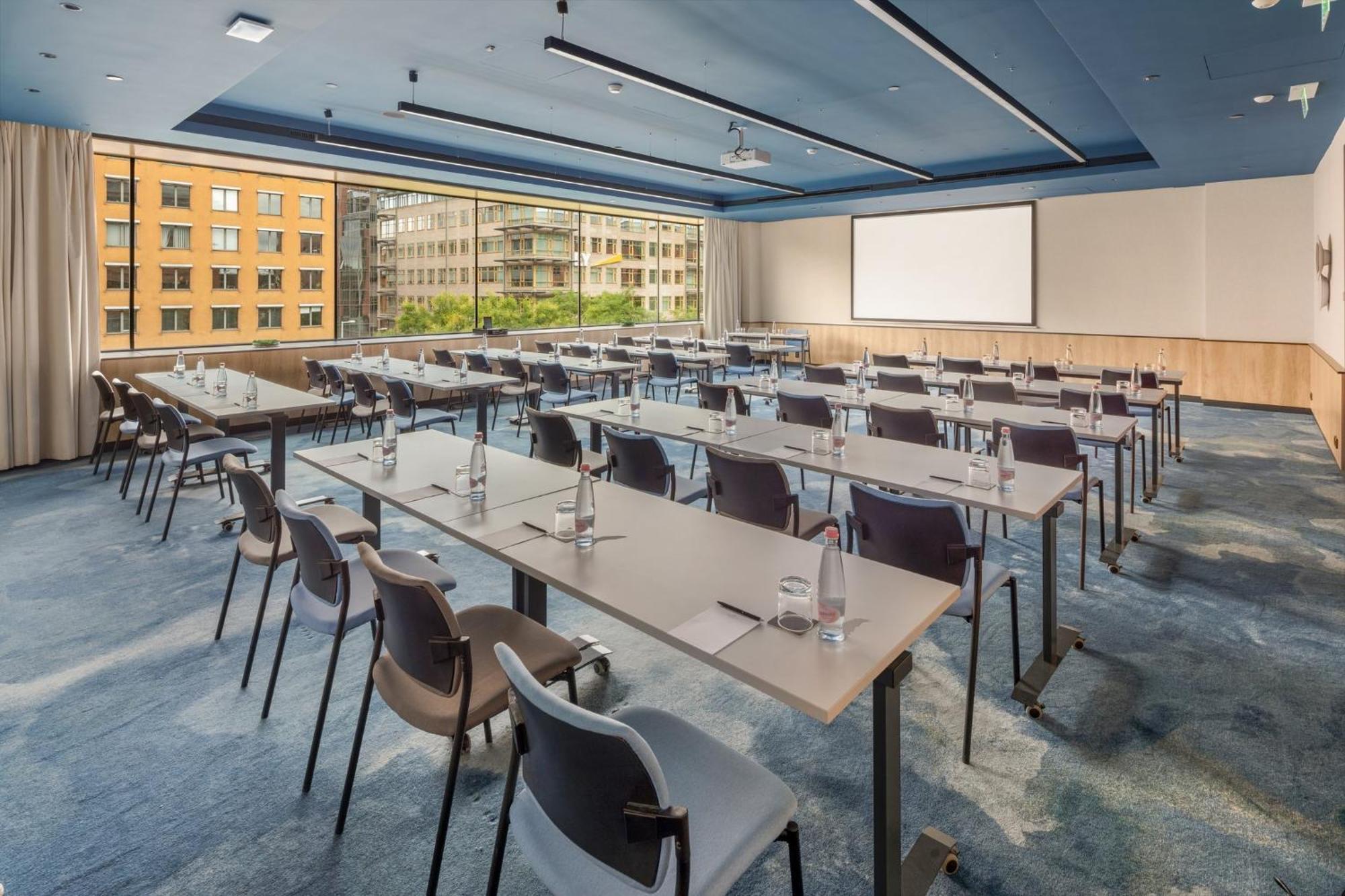 Hotel Crowne Plaza By Ihg 4*