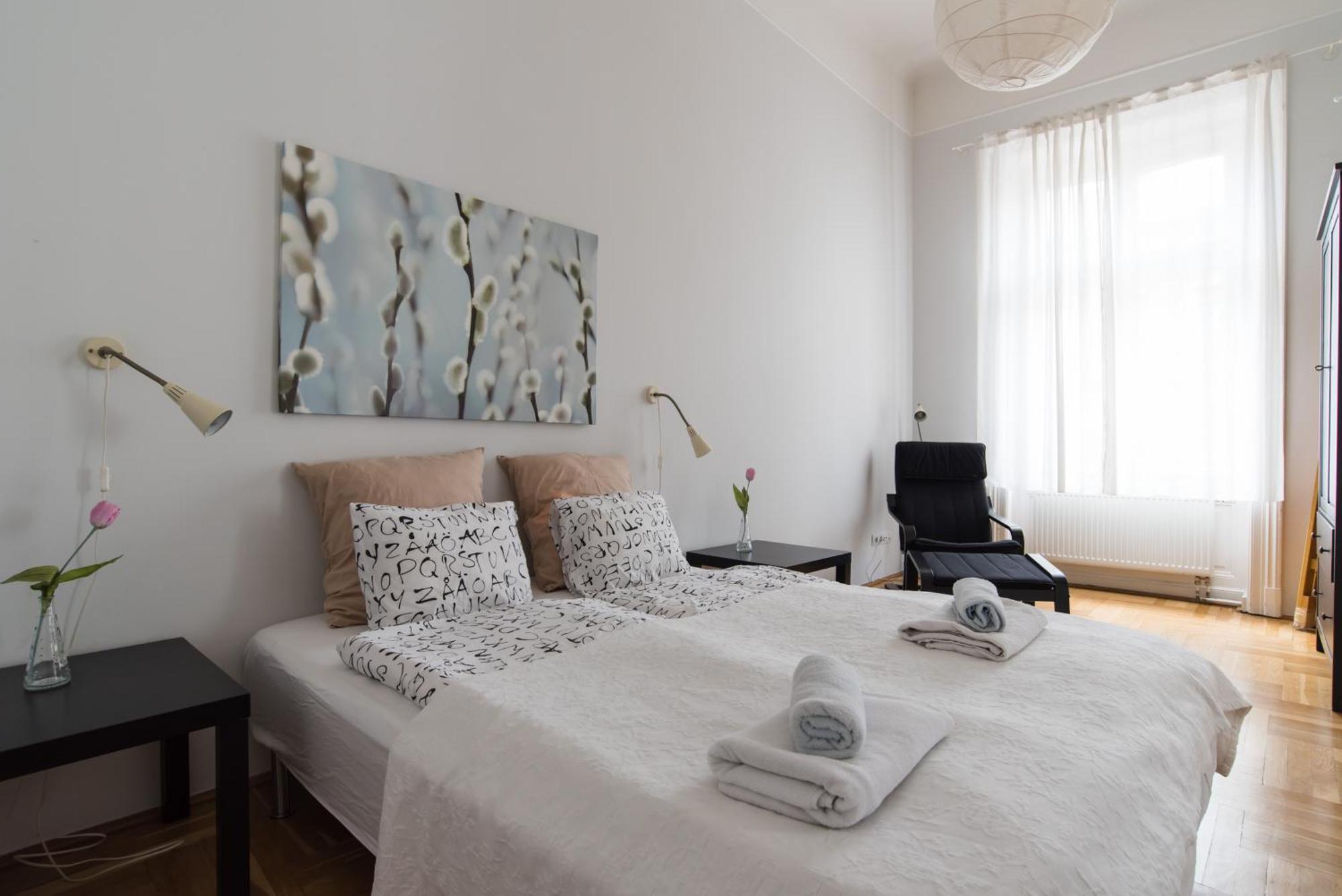 Black & White Apartment *