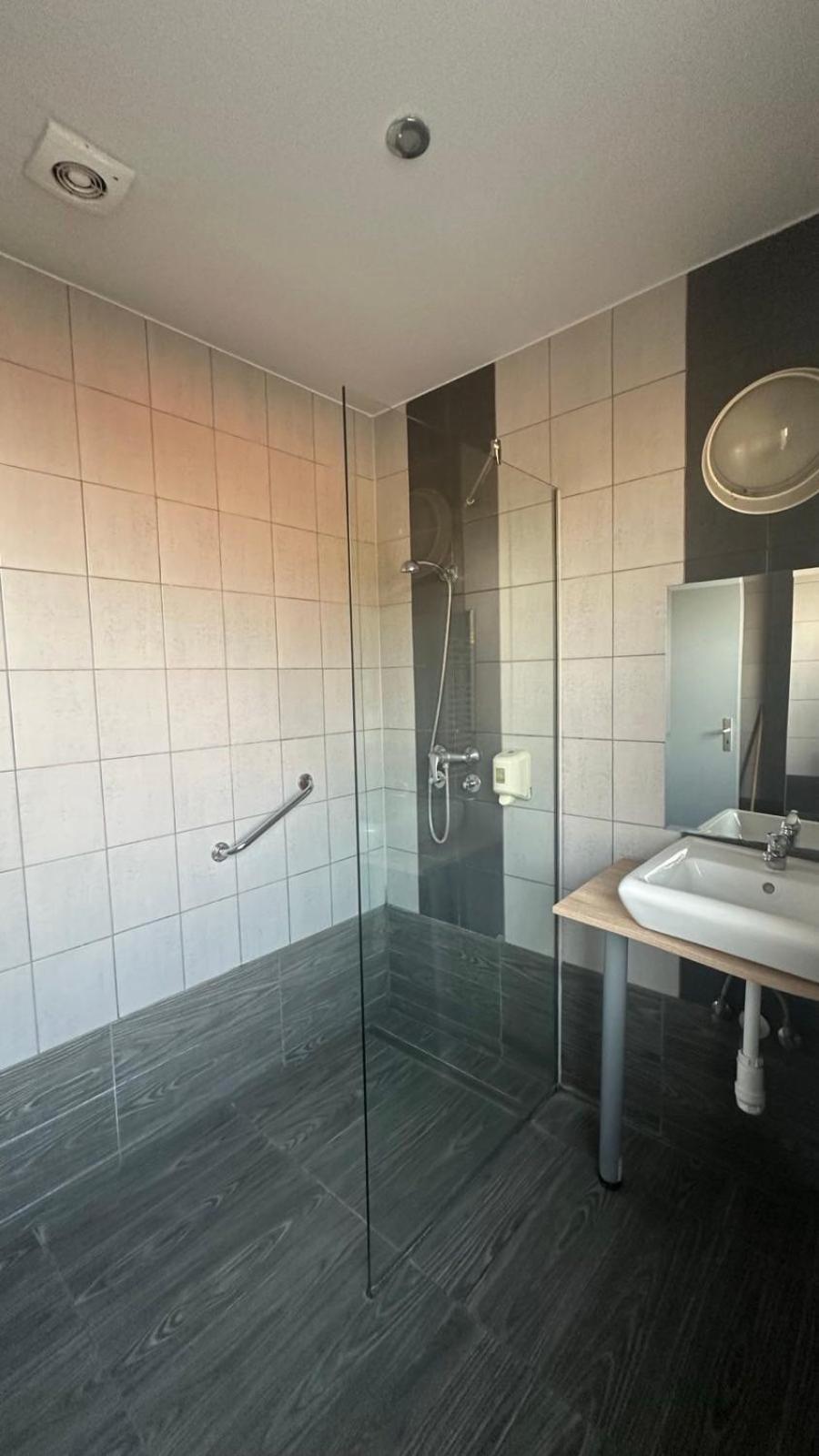 Gratis Parking, Gratis Breakfast, Gratis City Bus, Only 16 Minutes City Center 3* Budapest