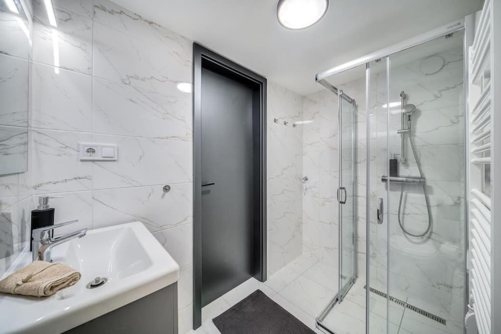 Loft 8 - Cozy Stylish With Parking
