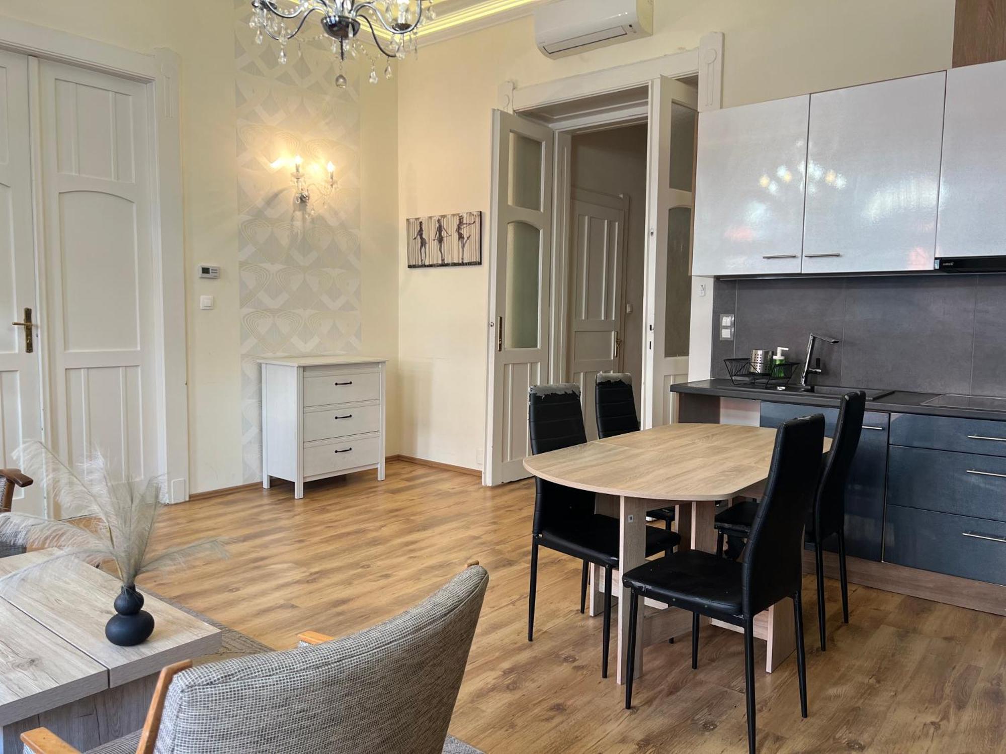 P9 By Small Budapeszt