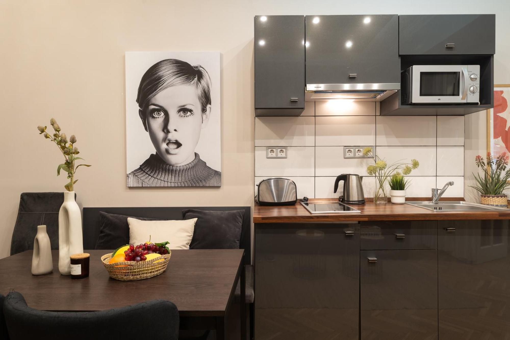 Super Cosy 3br Near Newyork Cafe With Balcony Appartement *