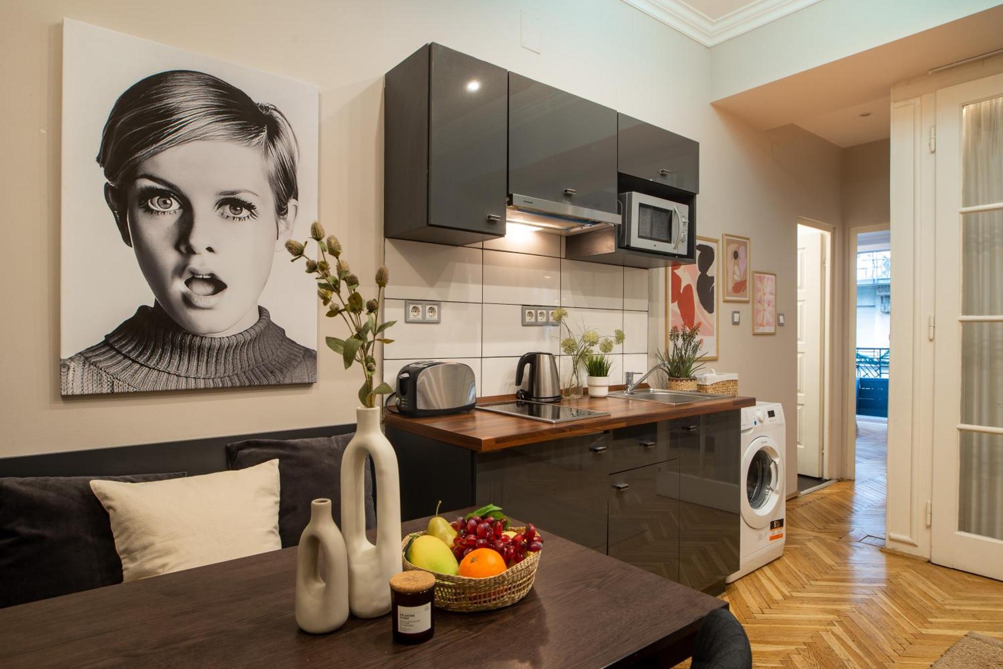 Super Cosy 3br Near Newyork Cafe With Balcony Budapest