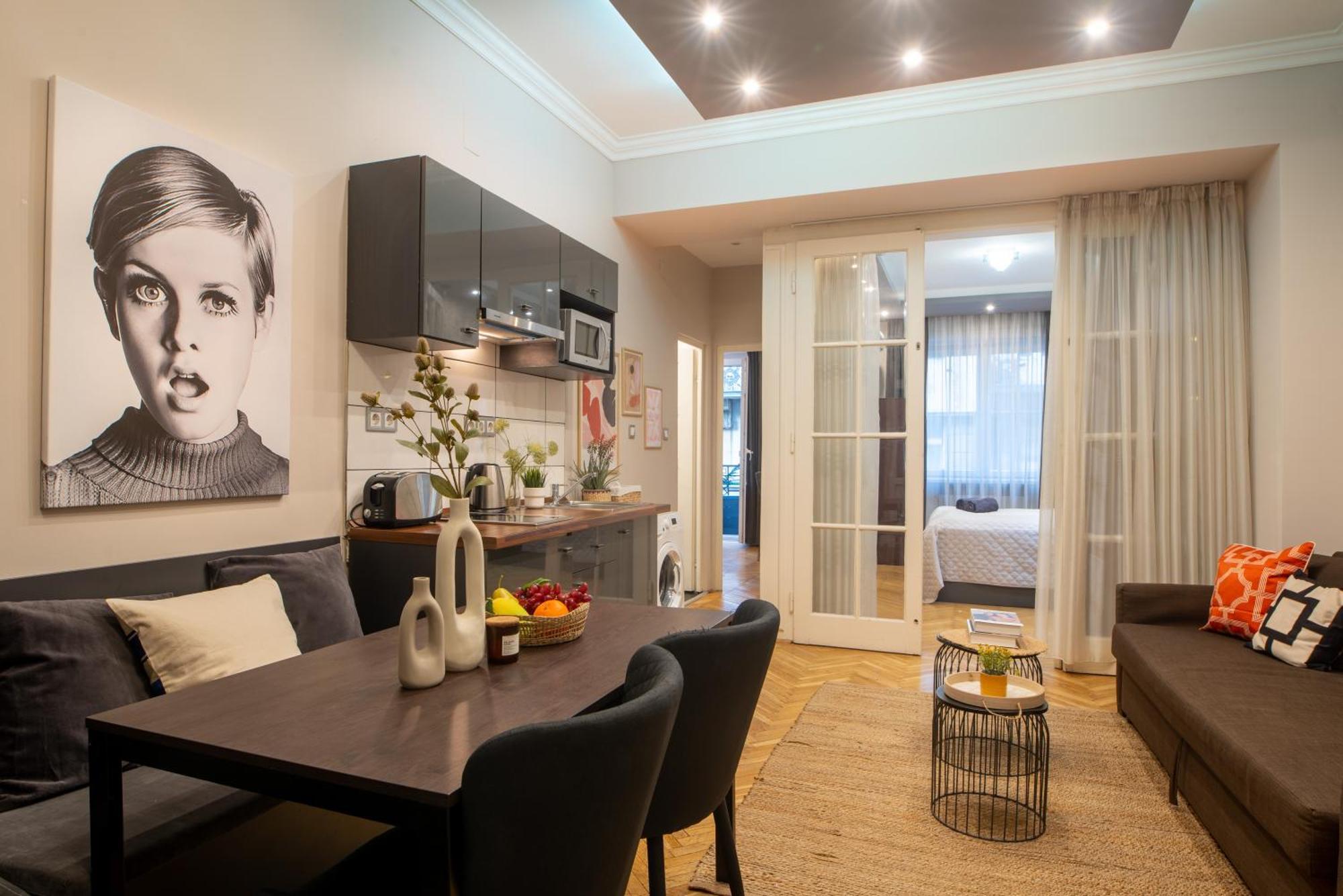 Super Cosy 3br Near Newyork Cafe With Balcony Appartement *