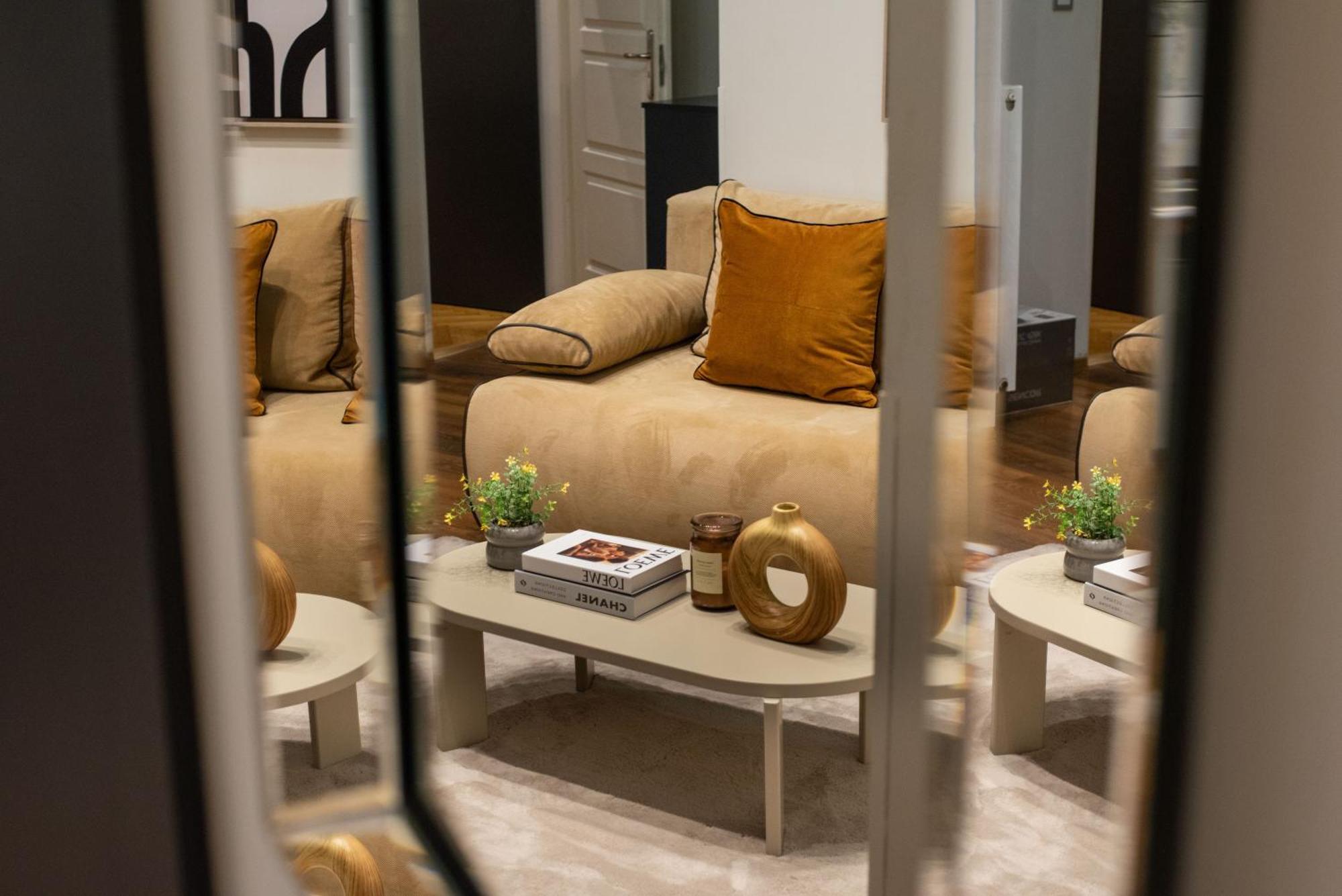 Appartamento Chic 1br Retreat Near New York Cafe With View