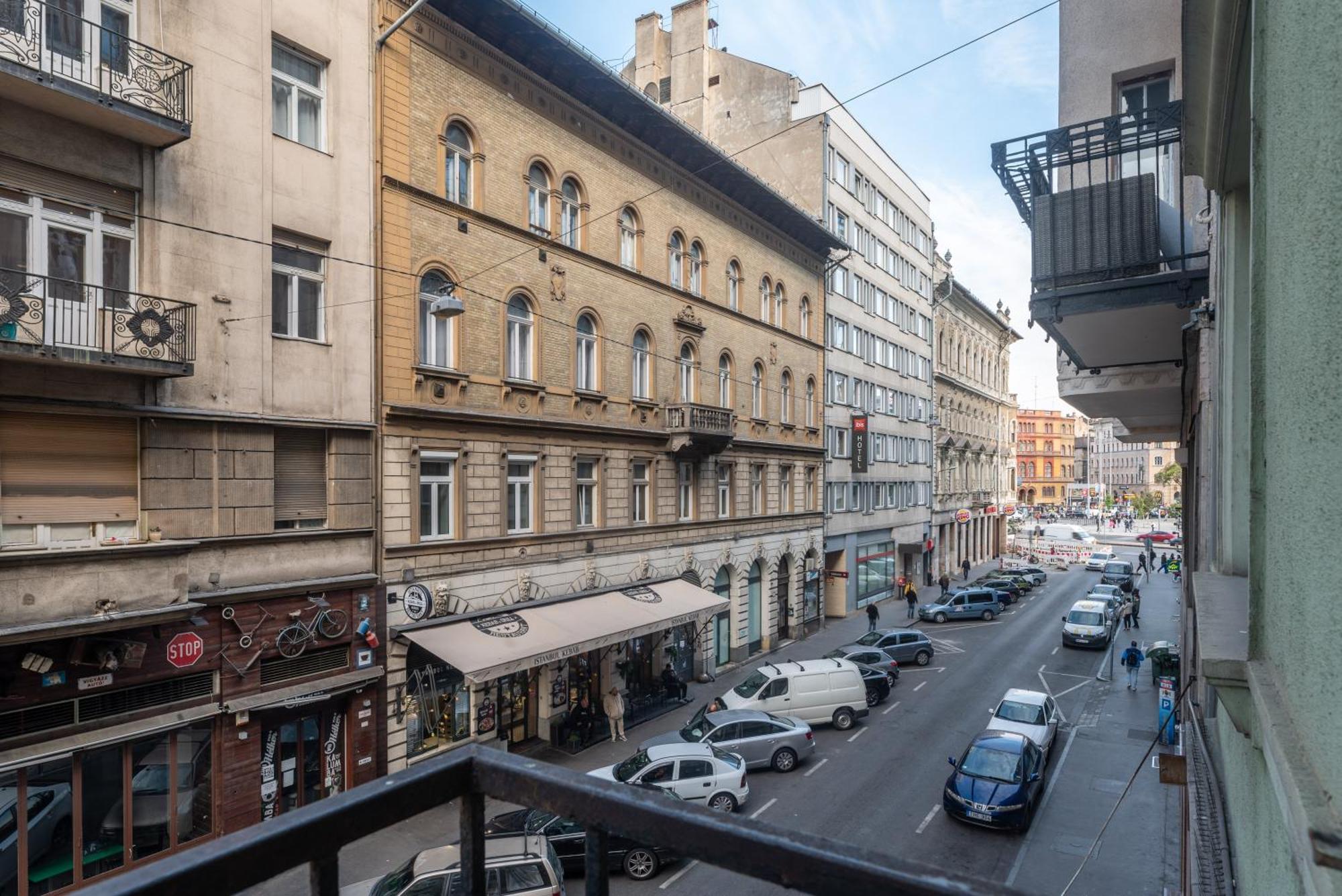Super Cosy 3br Near Newyork Cafe With Balcony Budapest