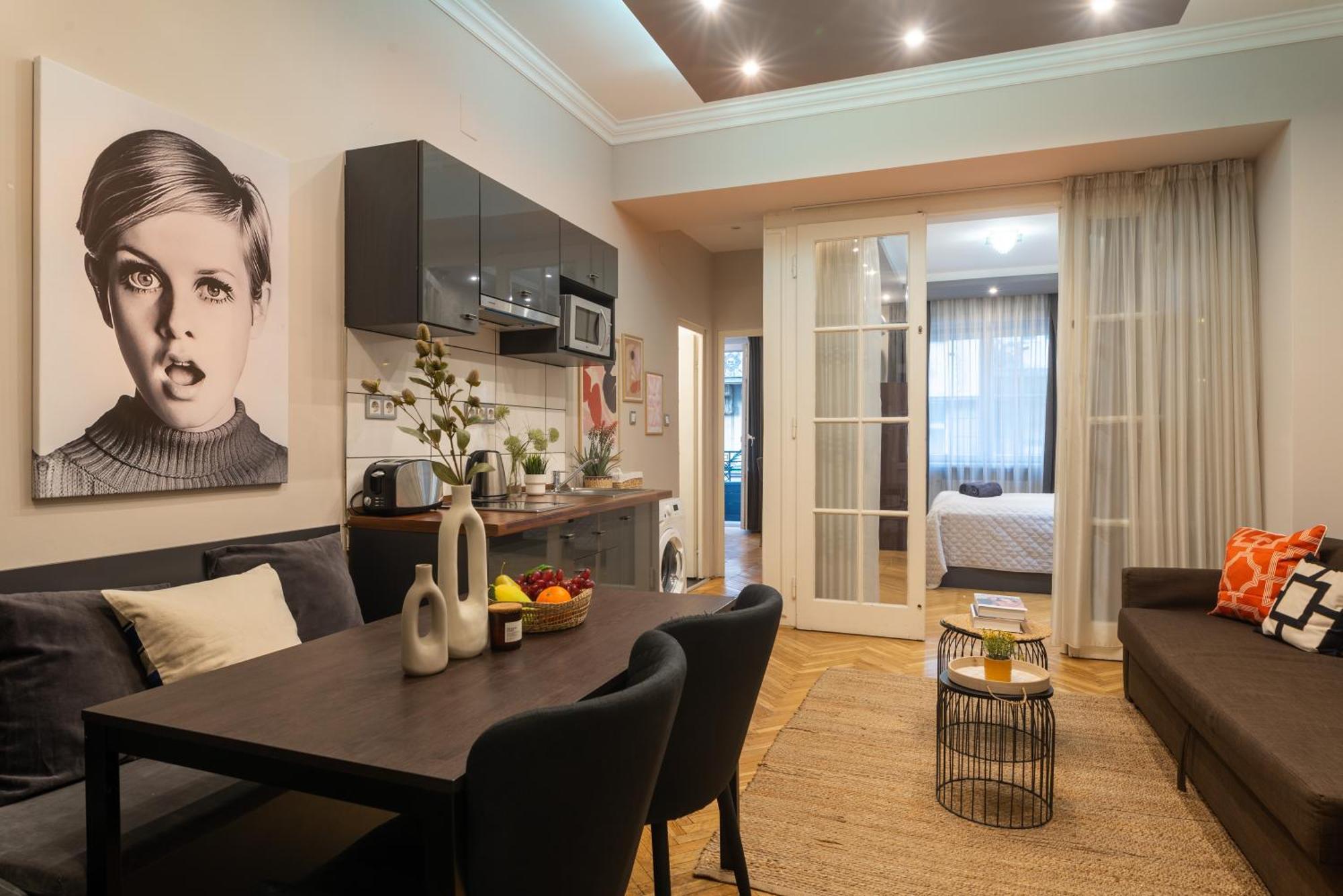 Super Cosy 3br Near Newyork Cafe With Balcony * Budapest