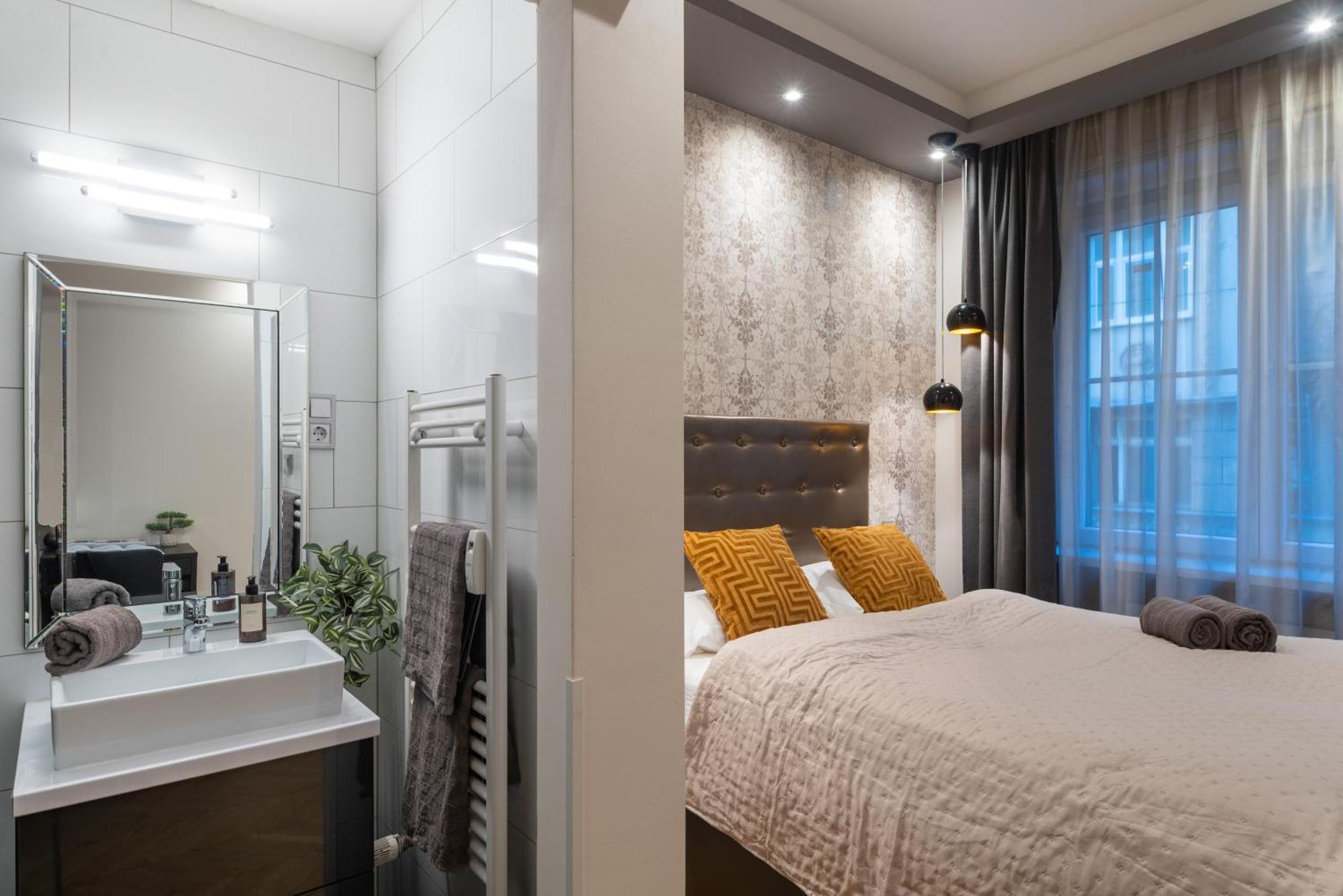 Super Cosy 3br Near Newyork Cafe With Balcony * Budapest