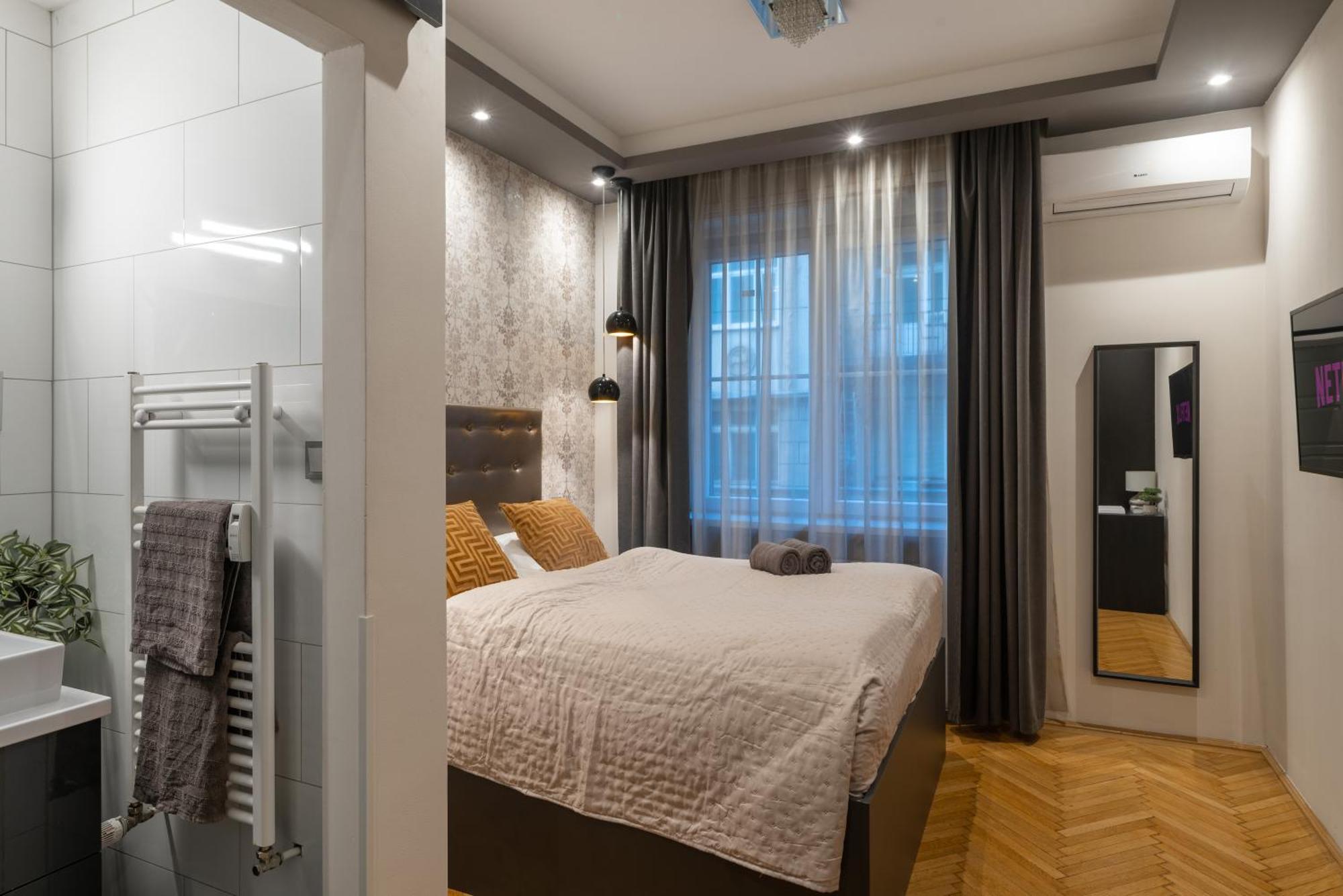Super Cosy 3br Near Newyork Cafe With Balcony * Budapest