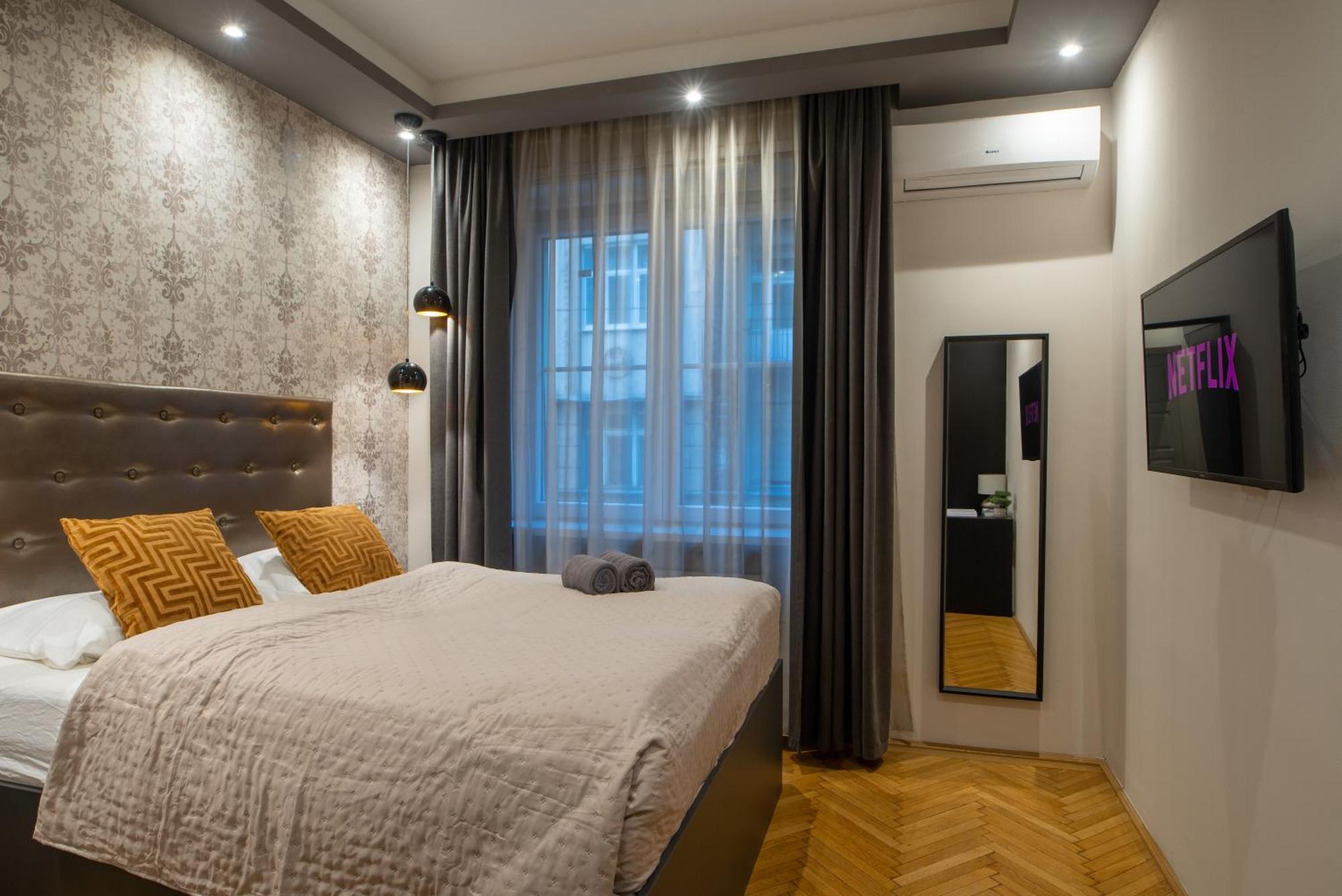 Super Cosy 3br Near Newyork Cafe With Balcony * Budapest
