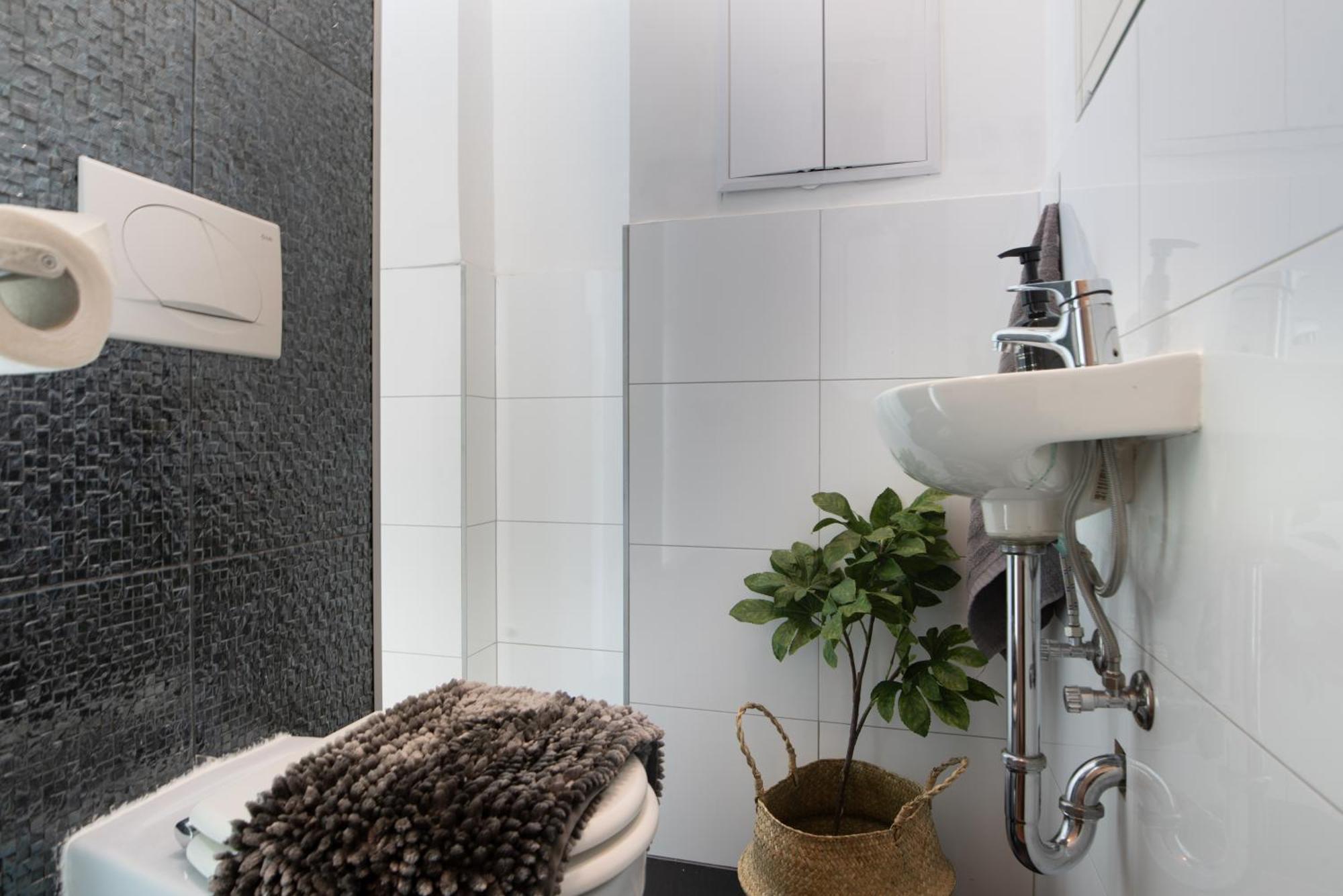 Apartamento Chic 1br Retreat Near New York Cafe With View