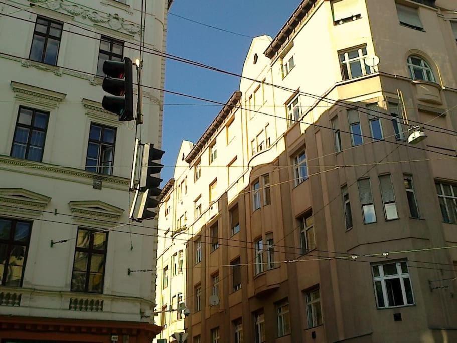 Ping Pong Budapest