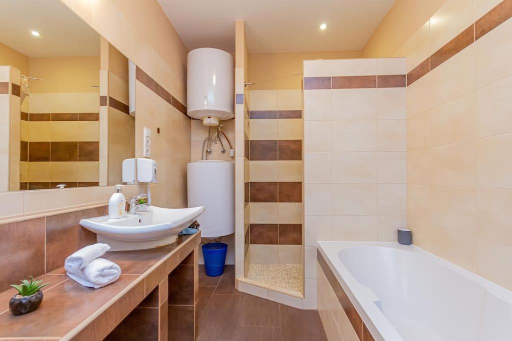Synagogue Loft 3br Free Parking Budapeszt