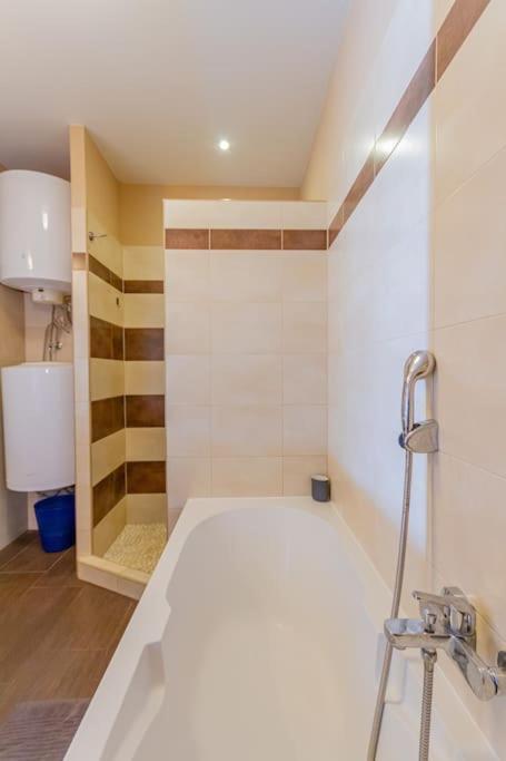 Synagogue Loft 3br Free Parking Apartament *