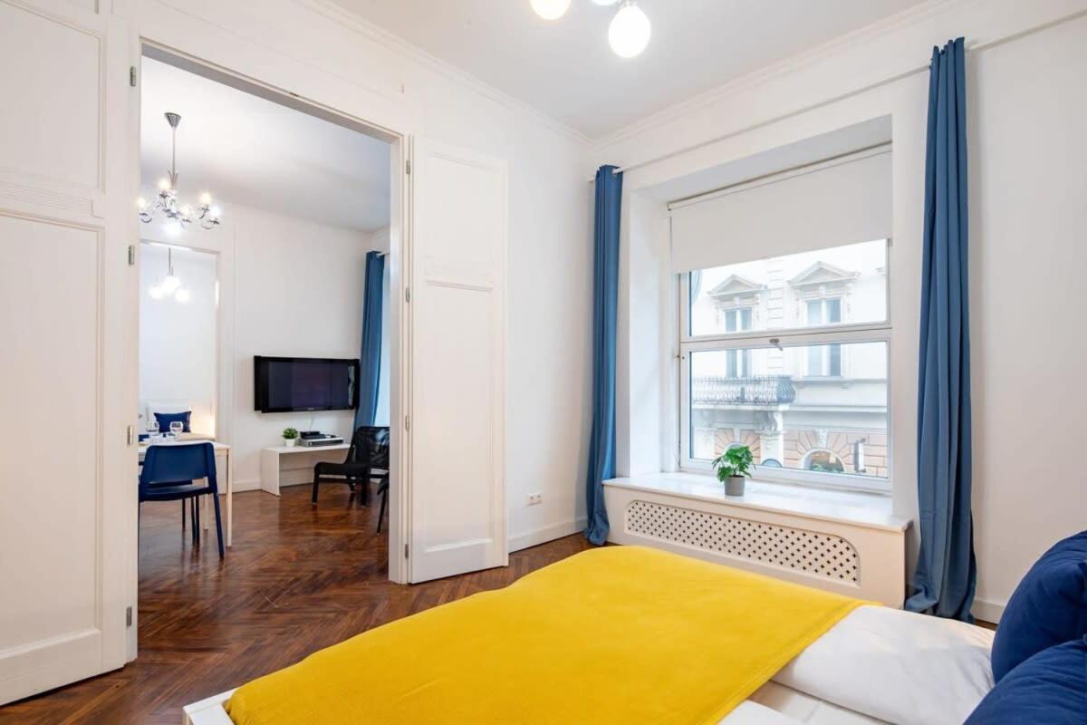 Apartment Super - New - Comfy *