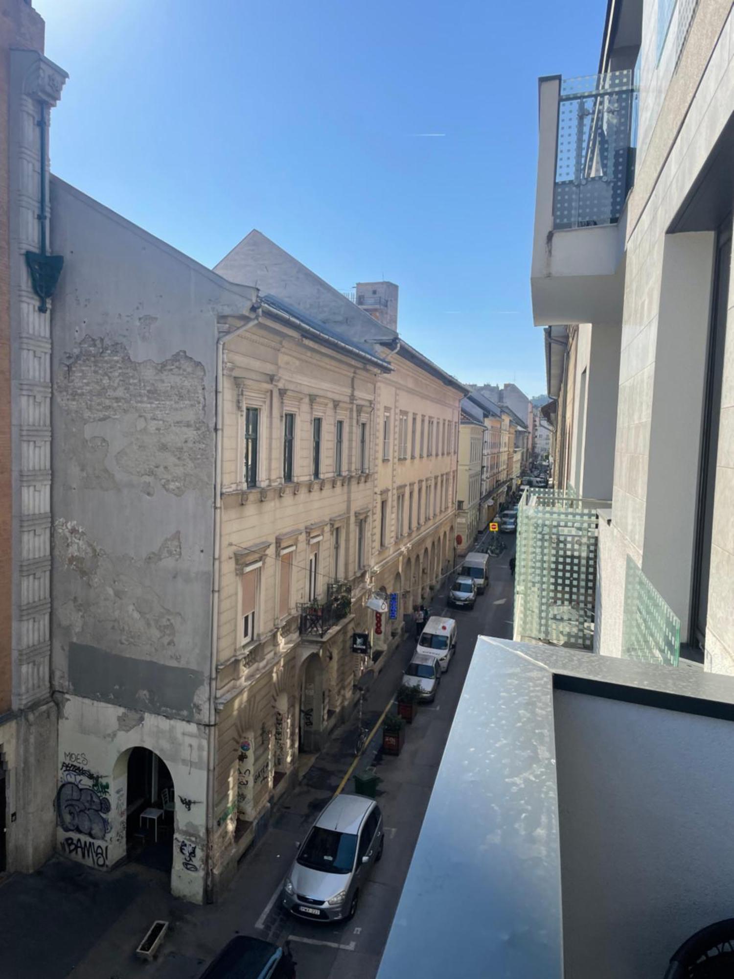 Aparthotel Downtown Family By Firsthost 3436a302 Budapest