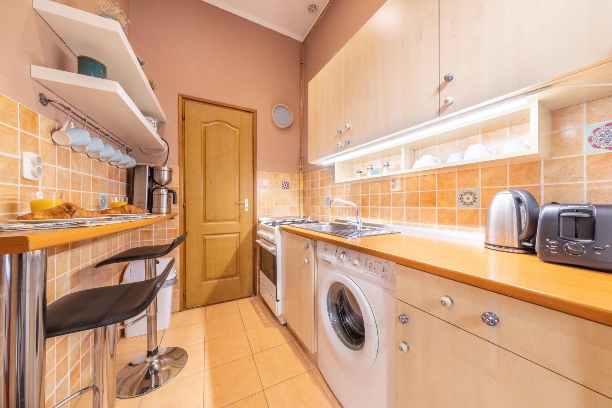 Simona - Lovely In The Downtown . Apartman