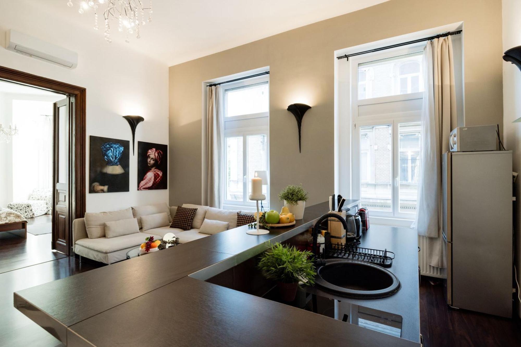 Magnificent Elegance By Erzsebet Krt & New York Cafe Lägenhet *