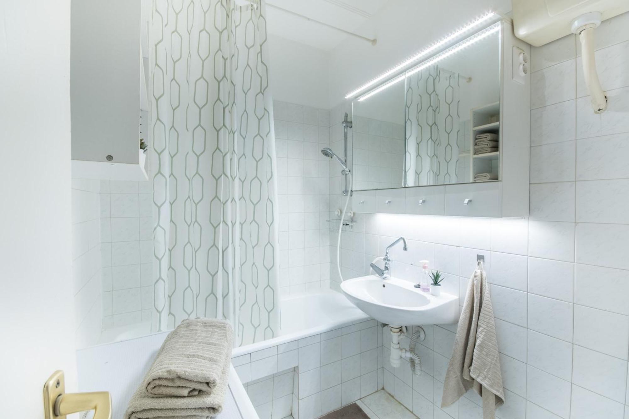 Green - Easy Parking - Quiet Sleep Apartment
