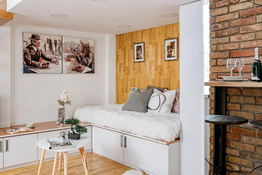 Adina Apartamento