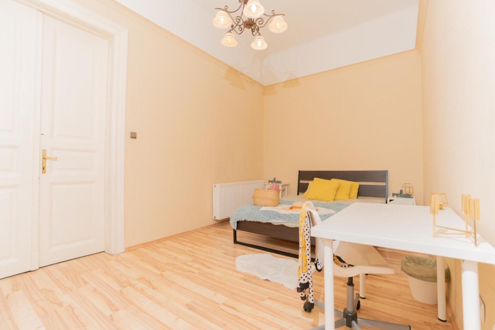 5-room In The Heart Of The Center Near The Synagogue Appartamento *