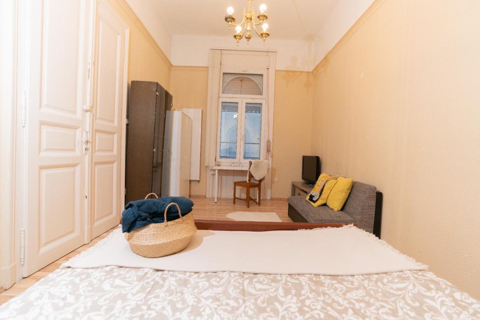 Appartamento 5-room In The Heart Of The Center Near The Synagogue *