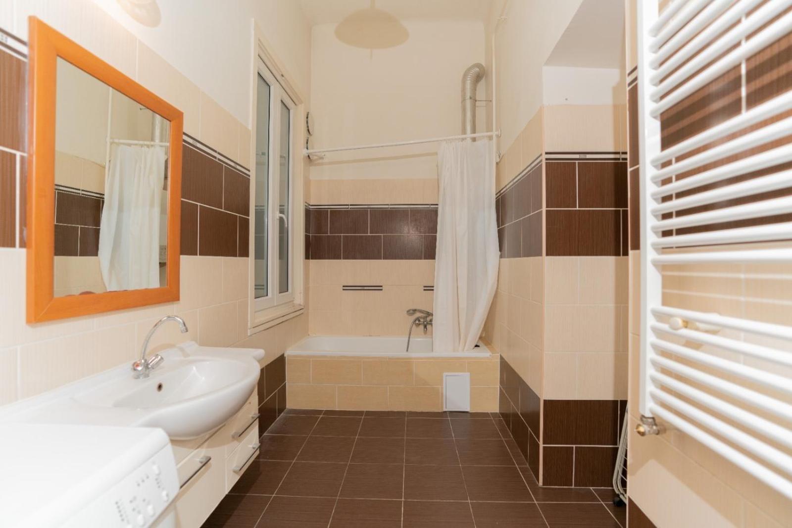 Appartamento 5-room In The Heart Of The Center Near The Synagogue *