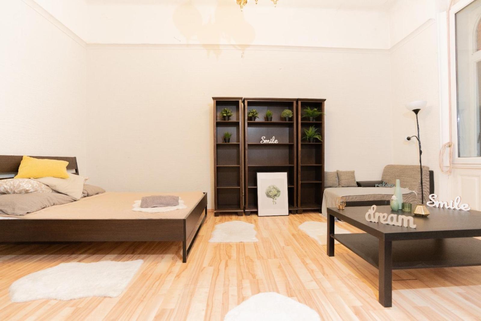 Appartamento 5-room In The Heart Of The Center Near The Synagogue *