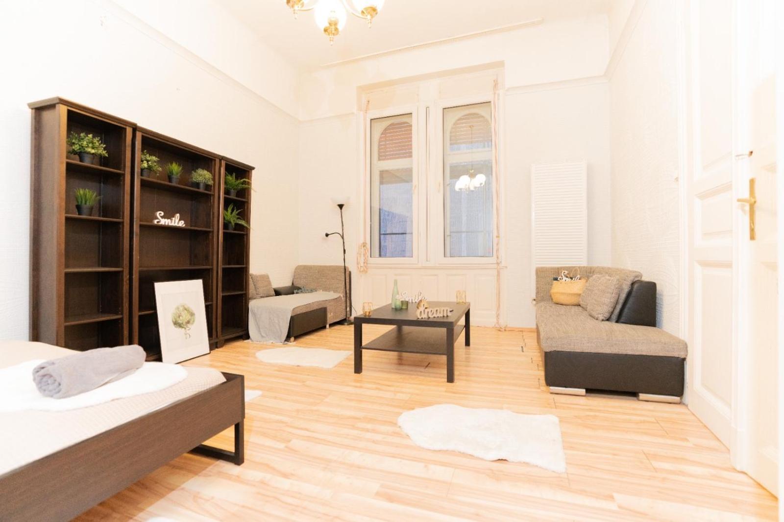 5-room In The Heart Of The Center Near The Synagogue Appartamento