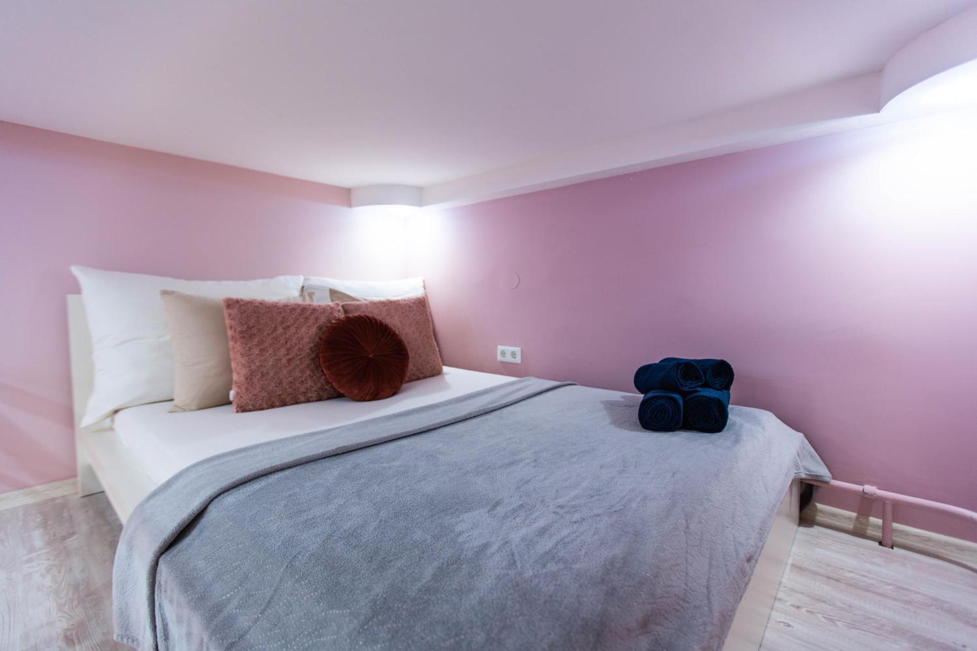 Diamond Lux - 4 Bedrooms 2 Bathrooms Apartment *