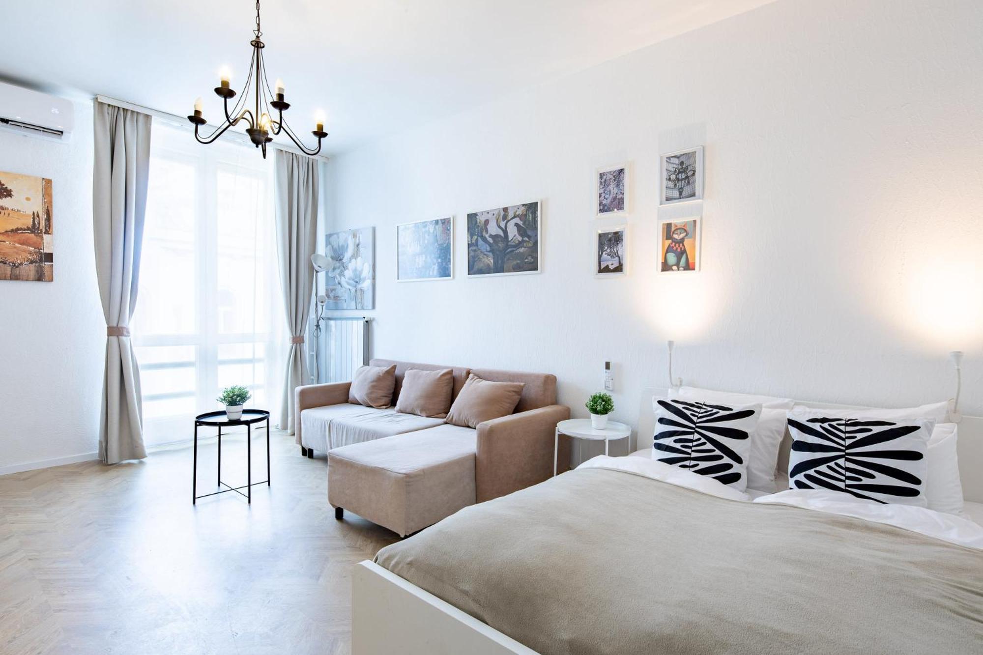 Ultra - Balcony - Basilica View Apartment